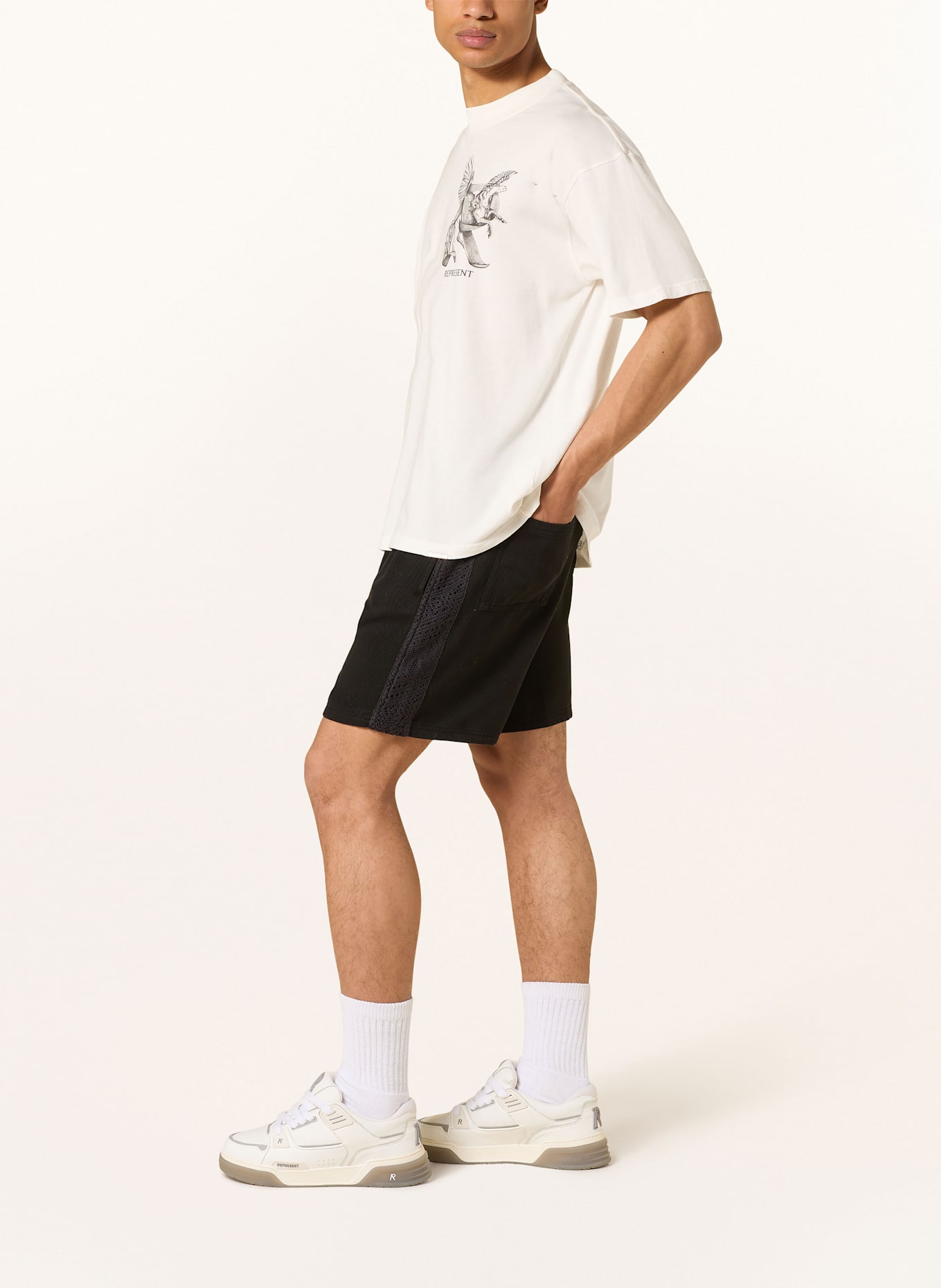 REPRESENT Shorts mit Galonstreifen: SCHWARZ