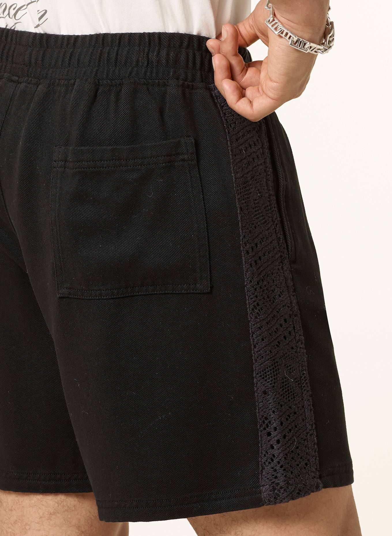 REPRESENT Shorts mit Galonstreifen: SCHWARZ