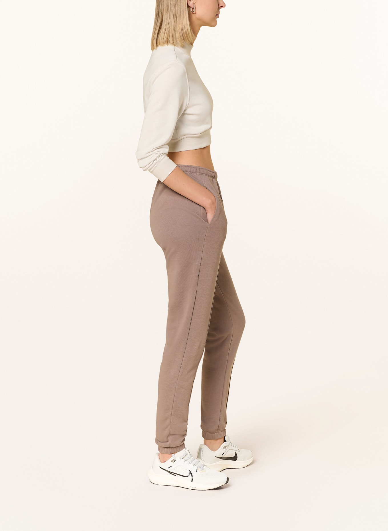 Nike Sweatpants SPORTSWEAR CHILL: GRAU