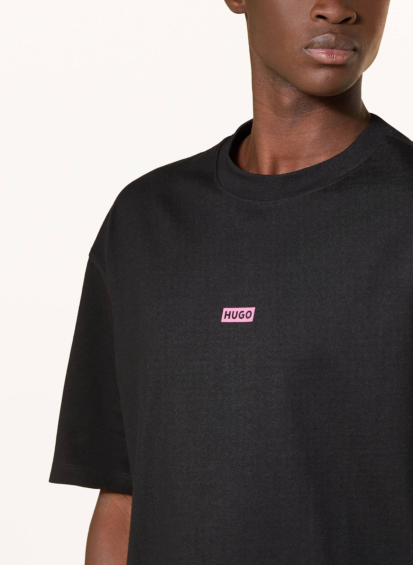 HUGO T-Shirt NALONO: SCHWARZ