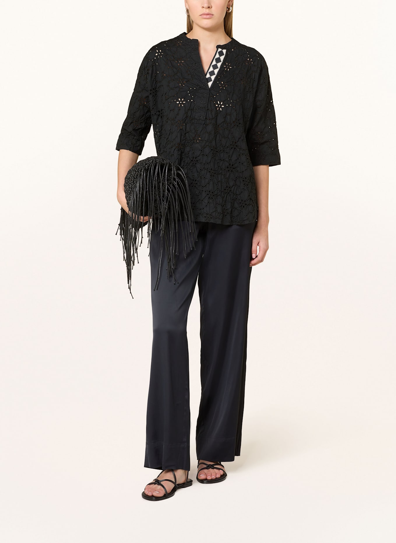 Emily VAN DEN BERGH Blusenshirt aus Lochspitze: SCHWARZ