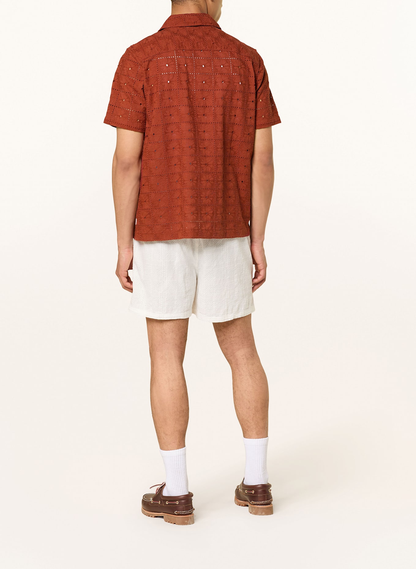 LES DEUX Koszula z klapami HECTOR comfort fit z dziurkowanej koronki: KONIAKOWY