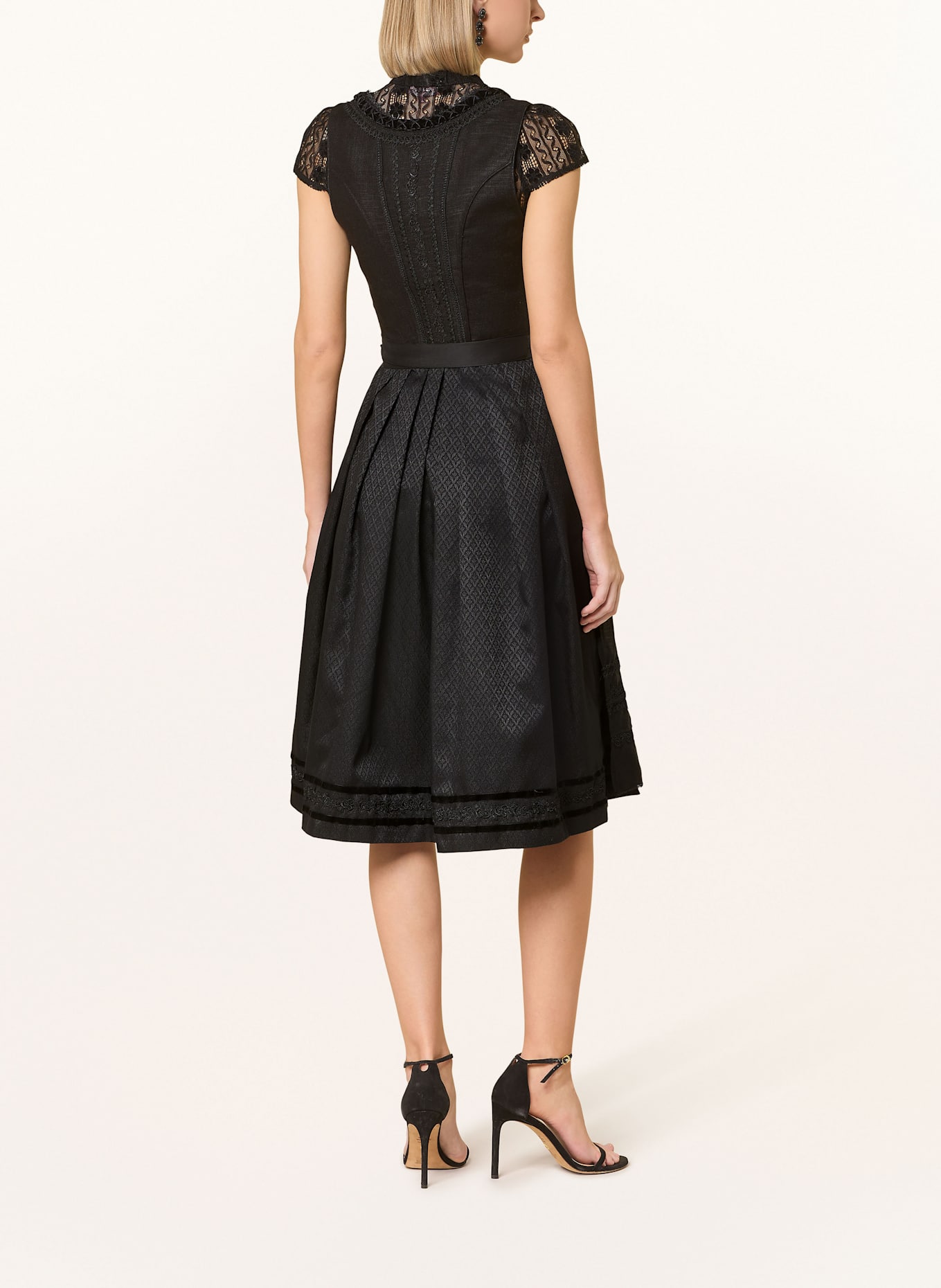 KRÜGER Dirndl VERITY mit Leinen und Spitze: SCHWARZ