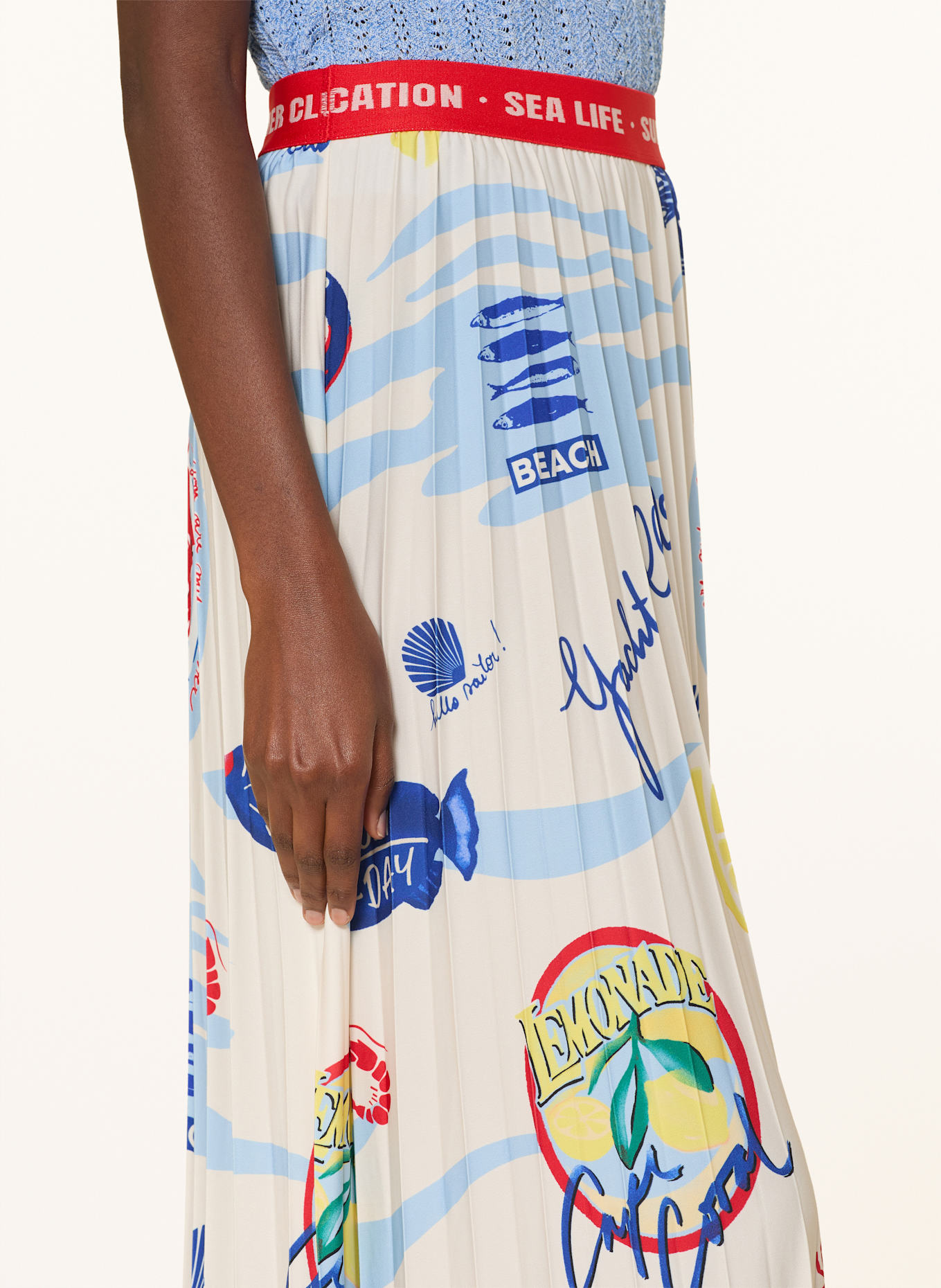 Miss Lagotte Pleated skirt: ECRU / BLUE / RED