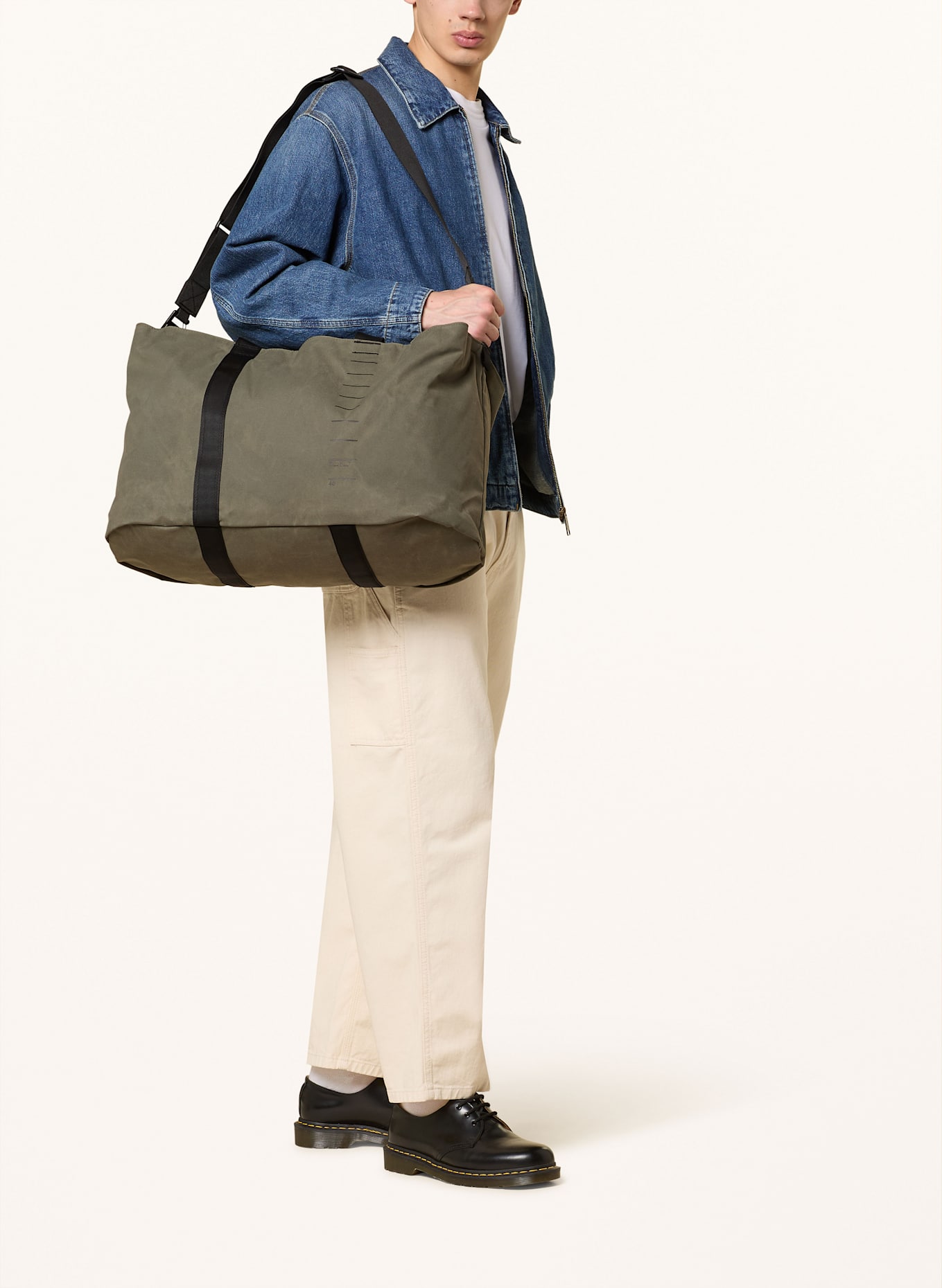 D_b_ Sporttasche ESSENTIAL WEEKENDER 40 l: OLIV
