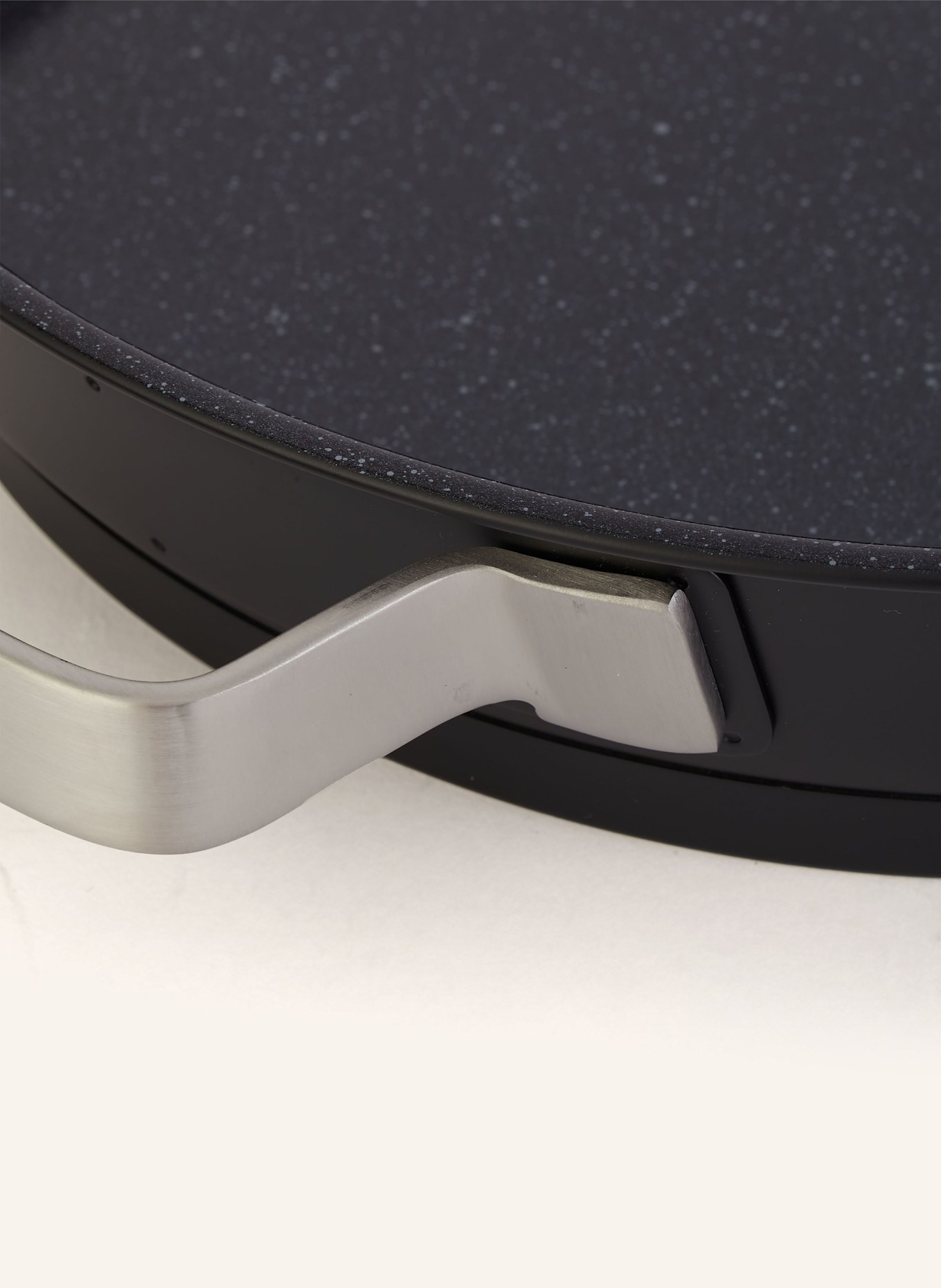 Všeobecné obchodní podmínky 2dílná Sada servírovacích pánví: ČERNÁ/ STŘÍBRNÁ