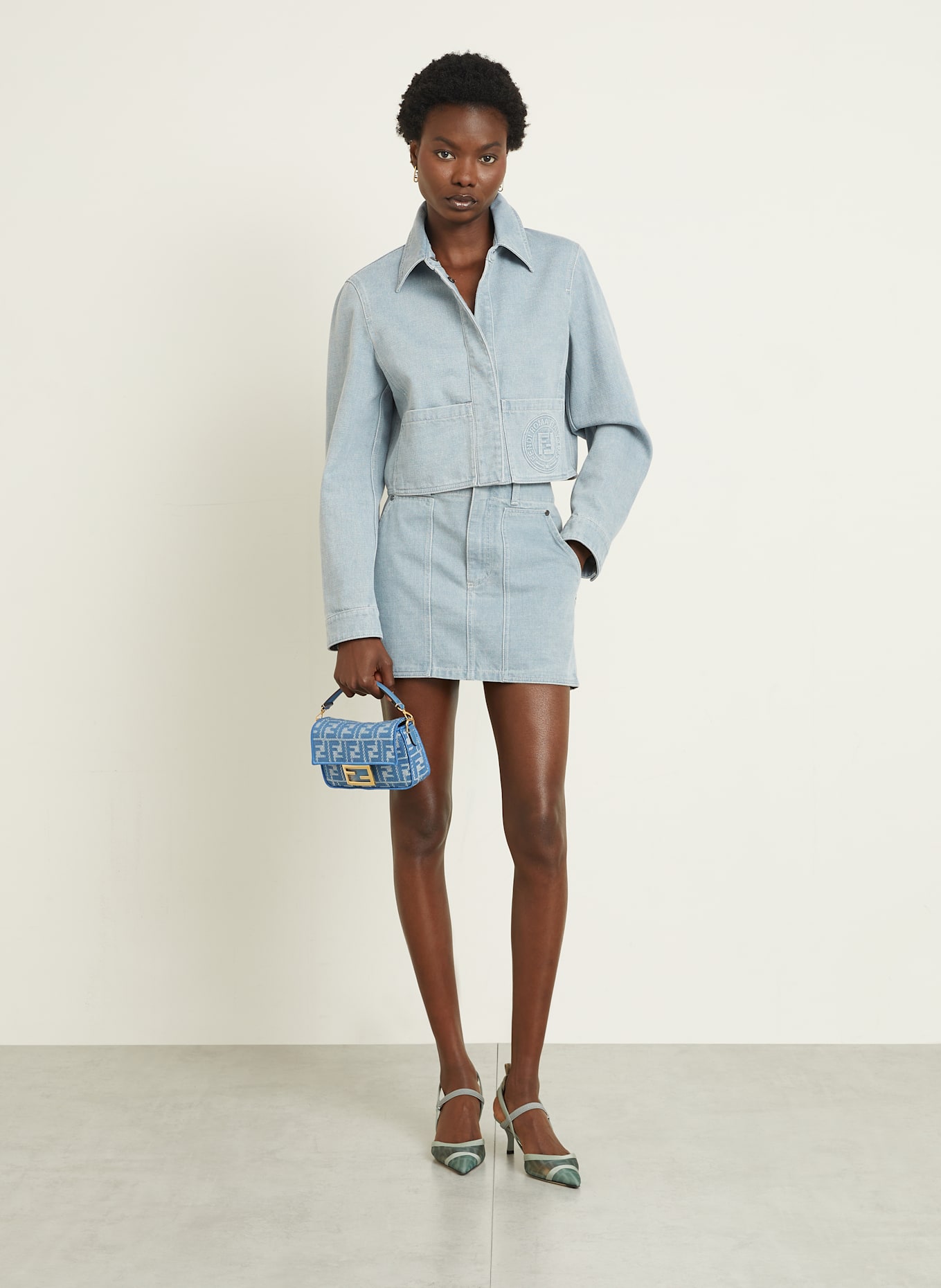 FENDI Schultertasche BAGUETTE MINI: HELLBLAU