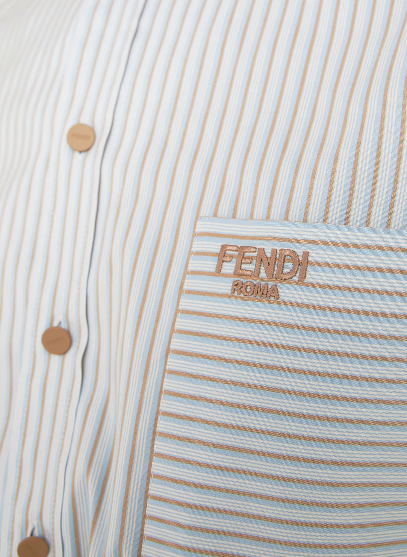 FENDI Bluse: HELLBLAU / CAMEL