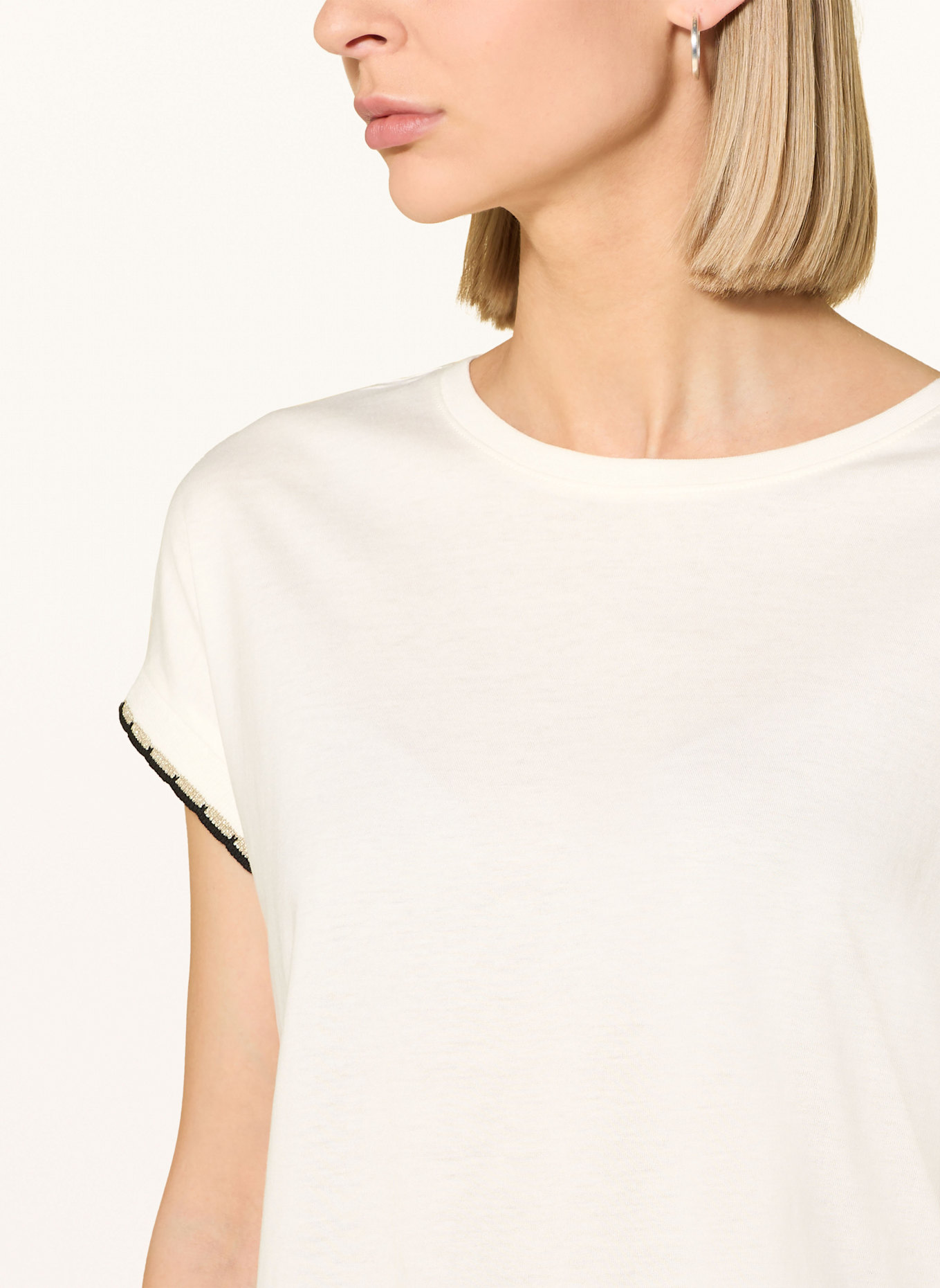 CARTOON T-shirt z obszyciem ozdobnymi kamykami: BIAŁY