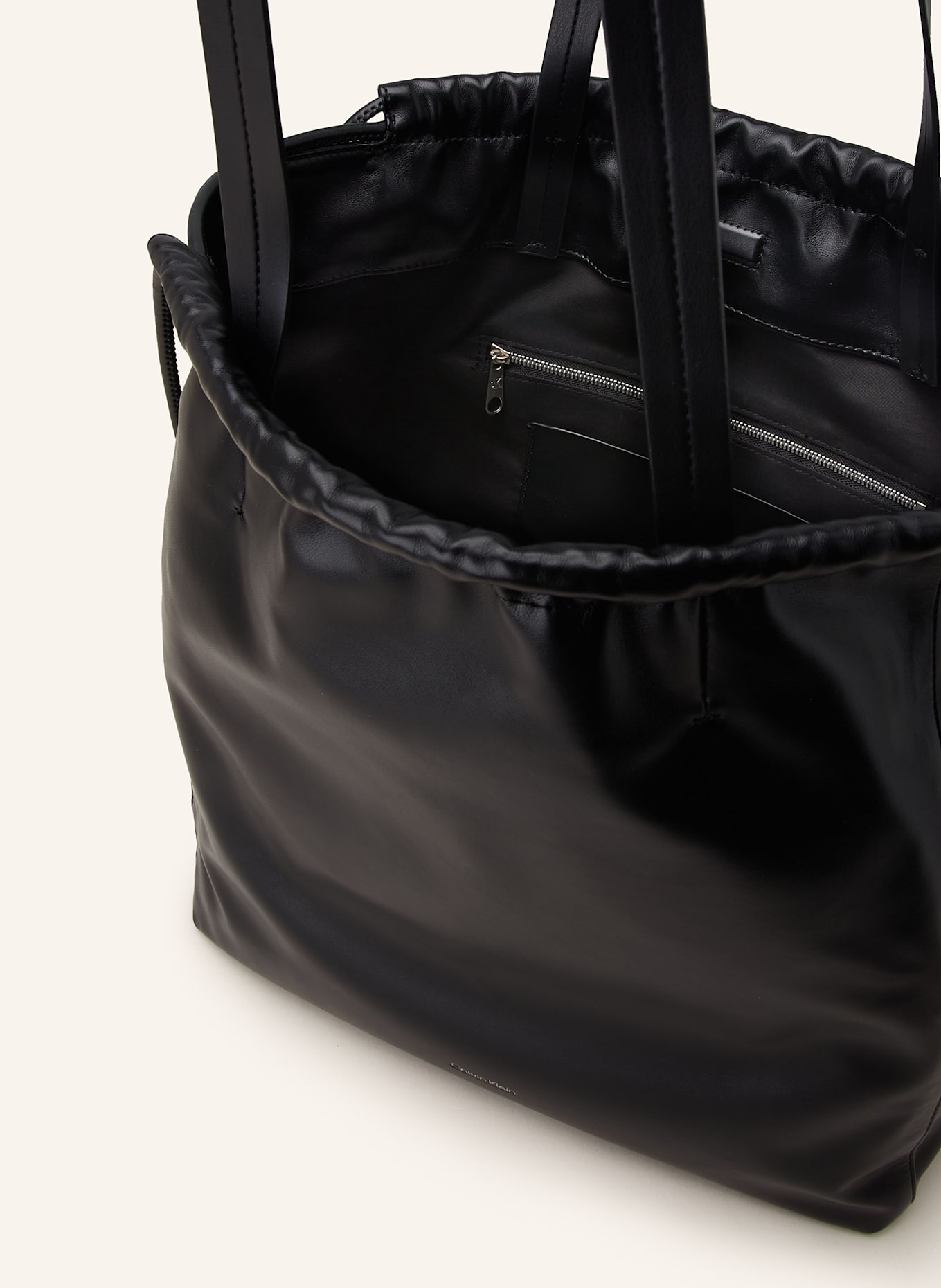 Calvin Klein Beuteltasche: SCHWARZ