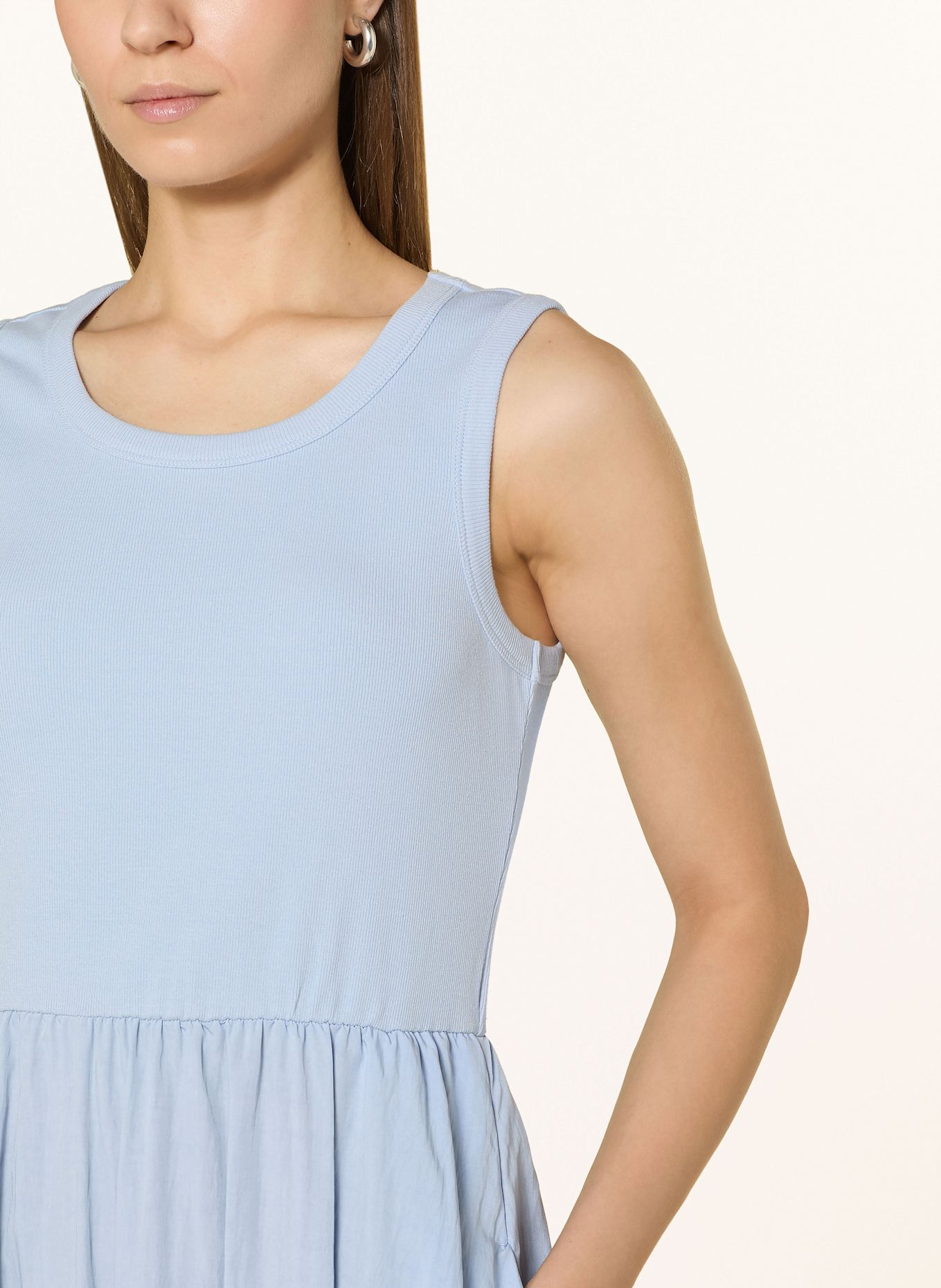 oui Kleid im Materialmix: HELLBLAU