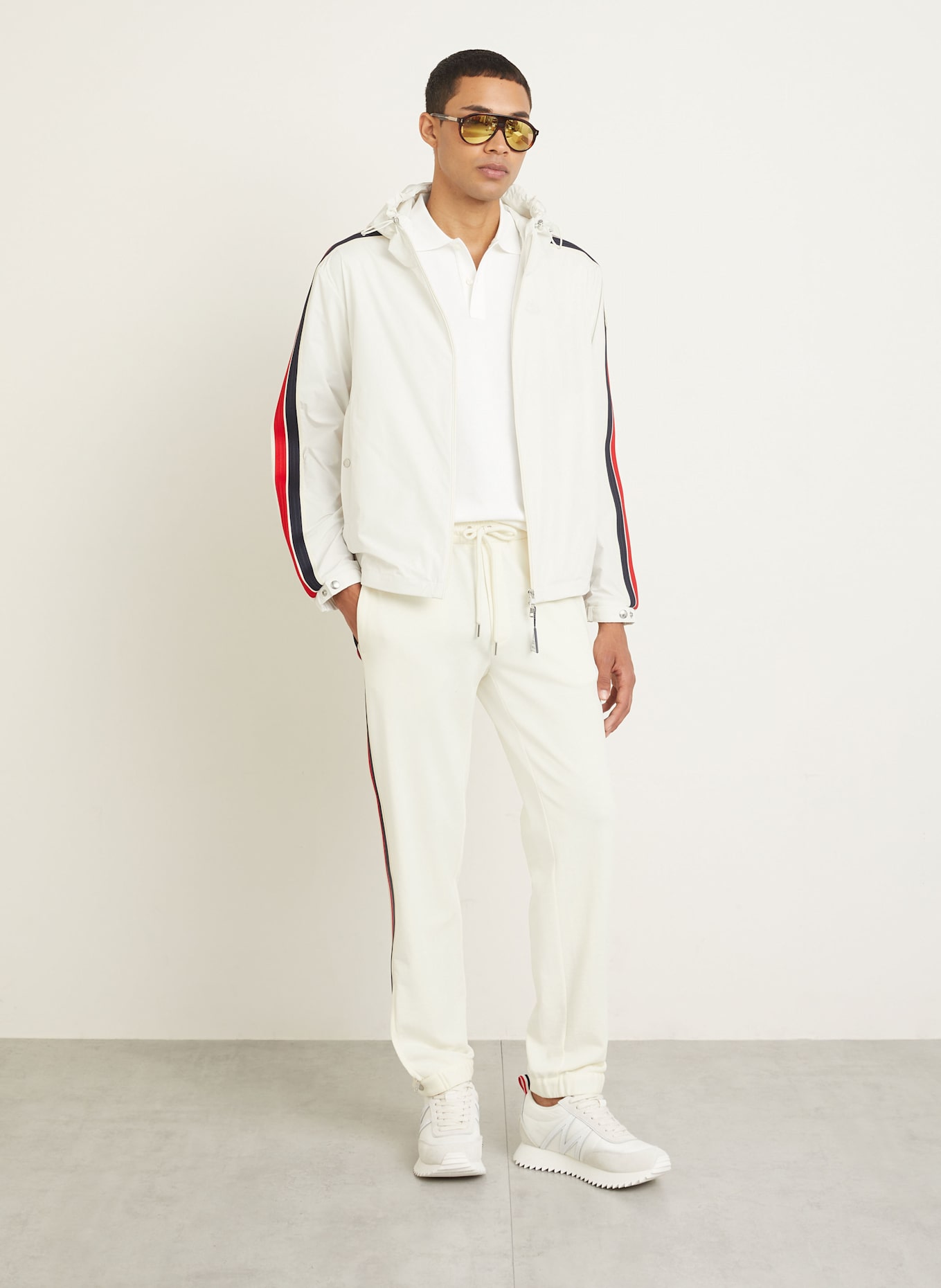 MONCLER Sweatpants mit Galonstreifen: ECRU/ DUNKELBLAU/ ROT