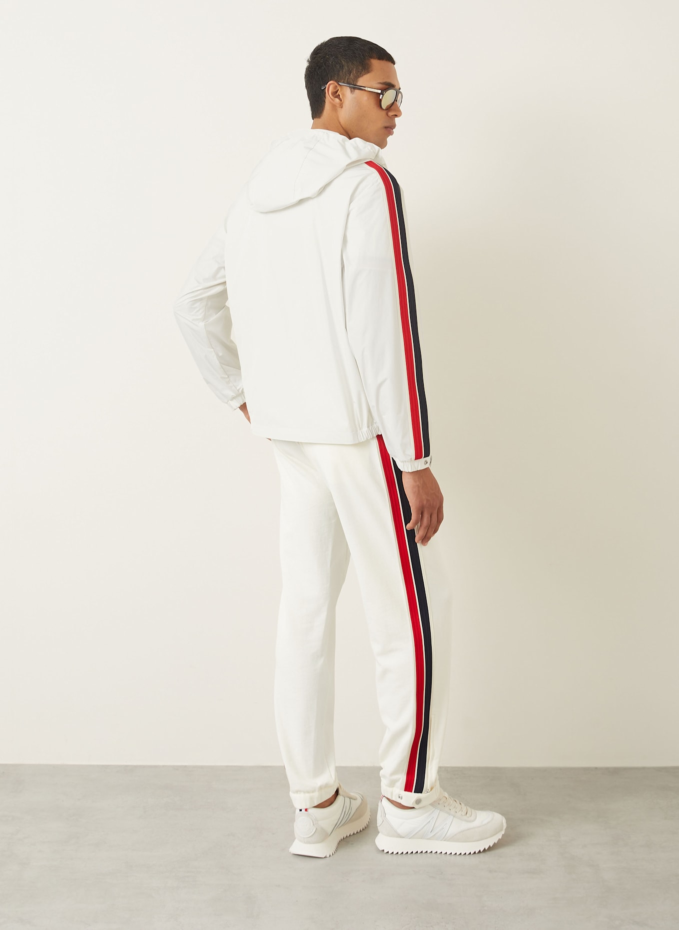MONCLER Sweatpants mit Galonstreifen: ECRU/ DUNKELBLAU/ ROT