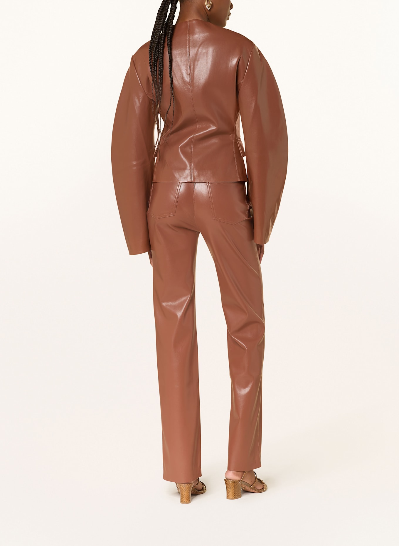 Nanushka Spodnie JACOBA z imitacji skóry: BRĄZOWY