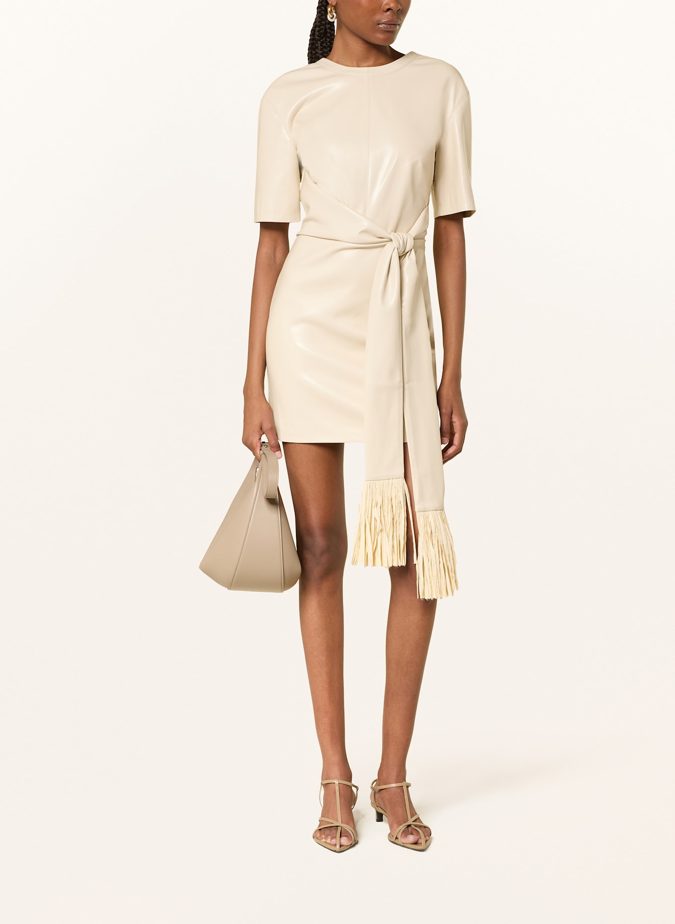 Nanushka Kleid MARYL in Lederoptik: CREME