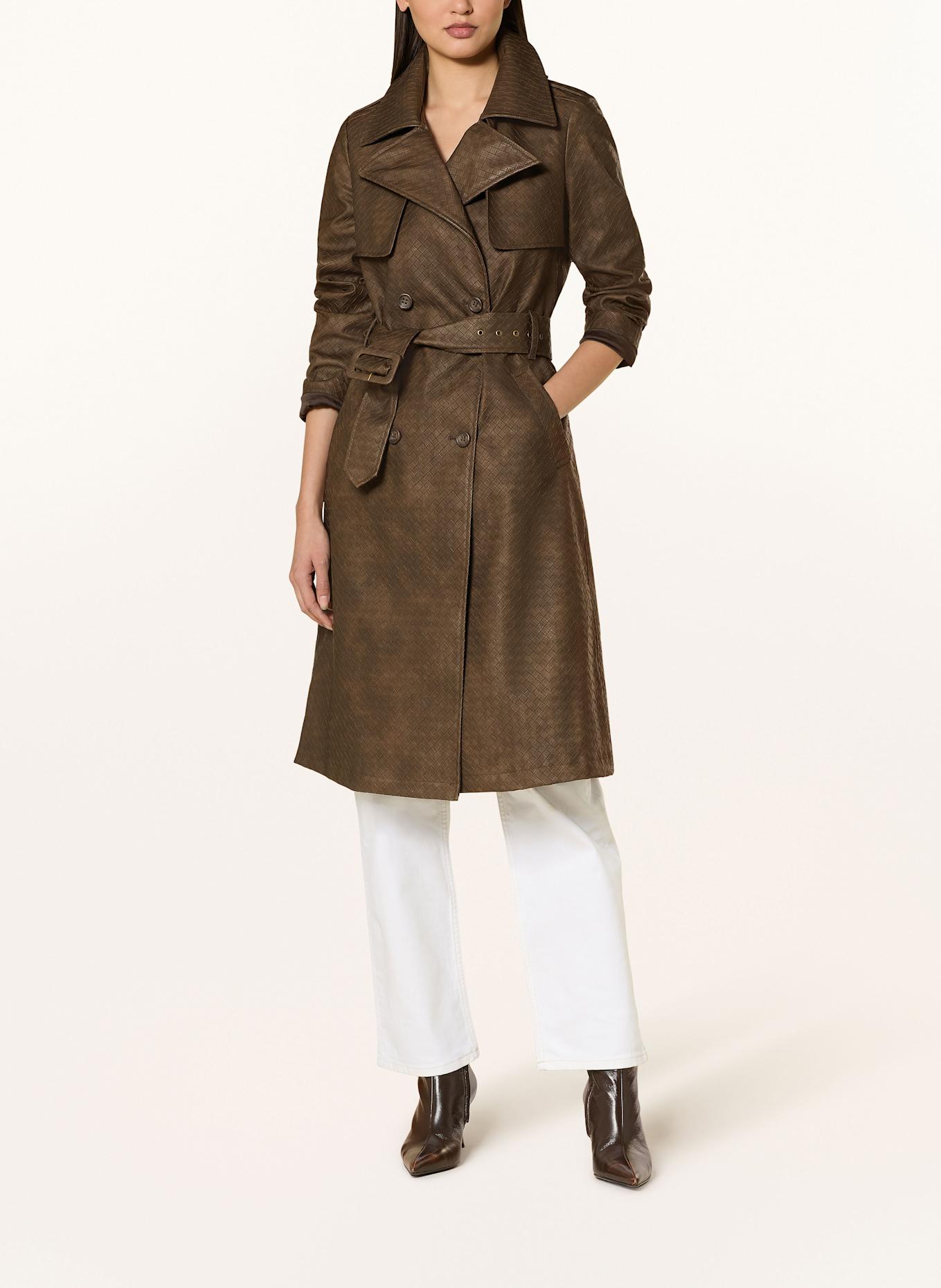 GUESS Trenchcoat CARMEN in Lederoptik: DUNKELBRAUN
