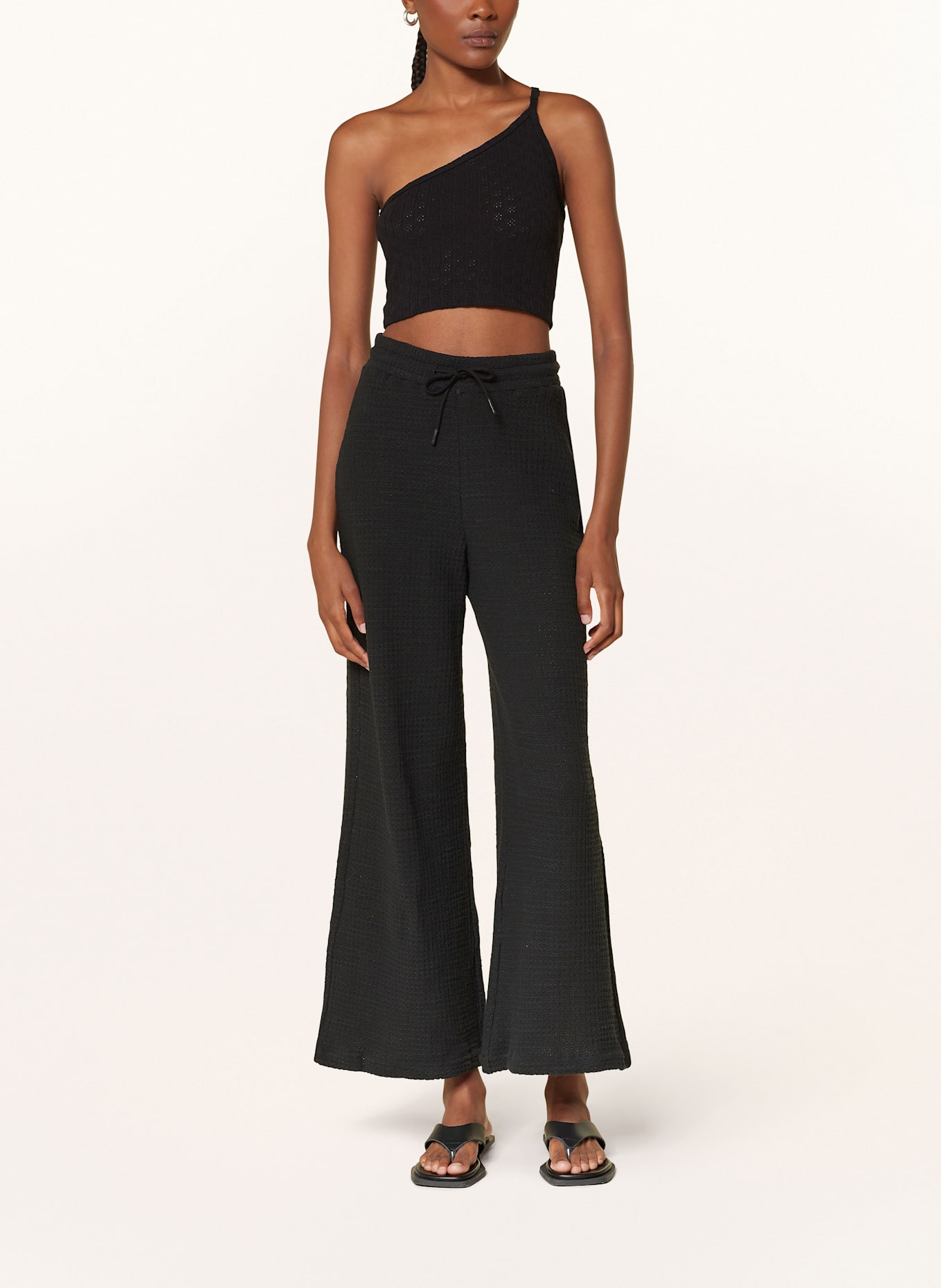 by Aylin Koenig Stricktop JENNA: SCHWARZ