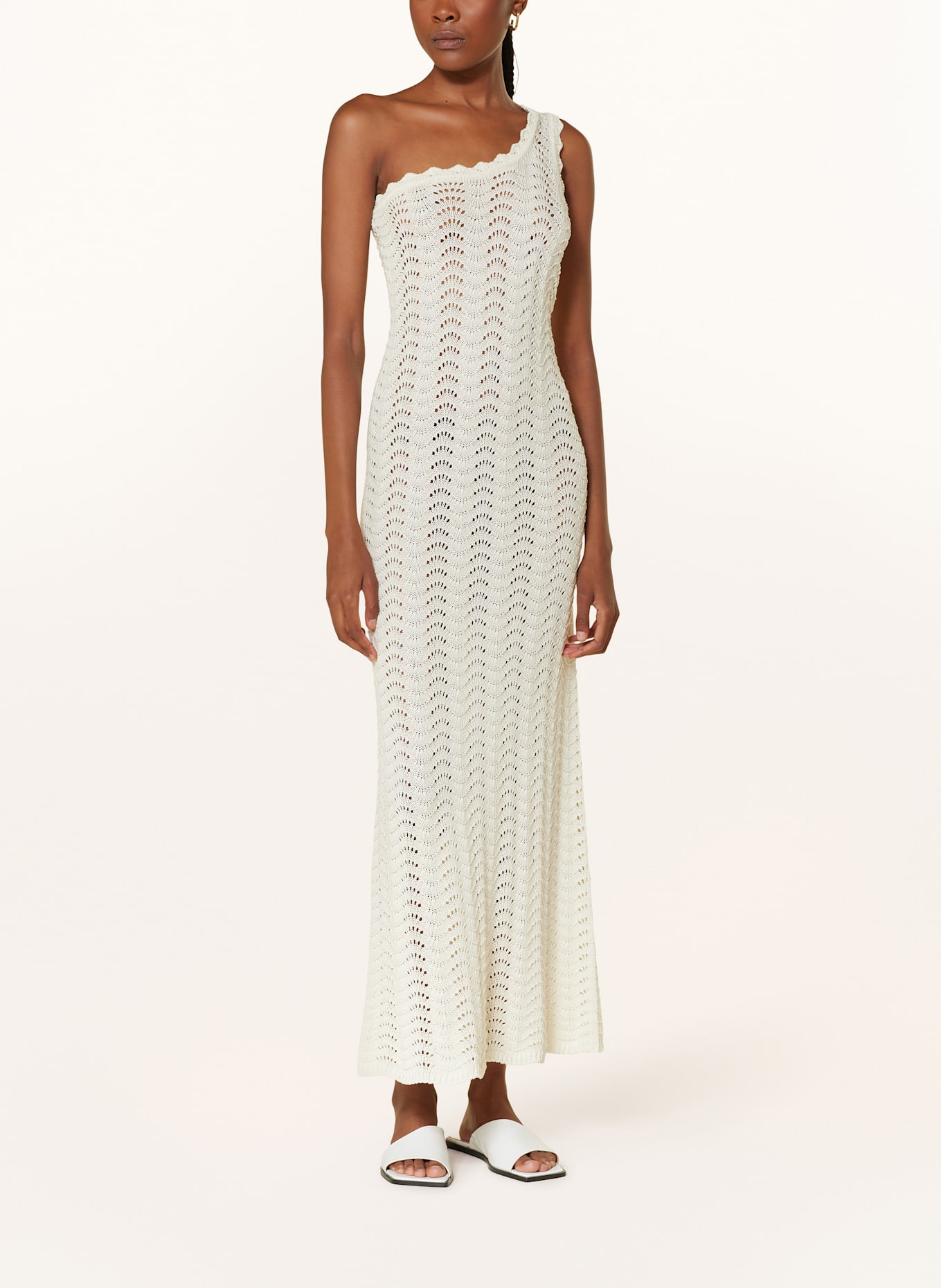 by Aylin Koenig Off-Shoulder pletené šaty ADELINE: REŽNÁ