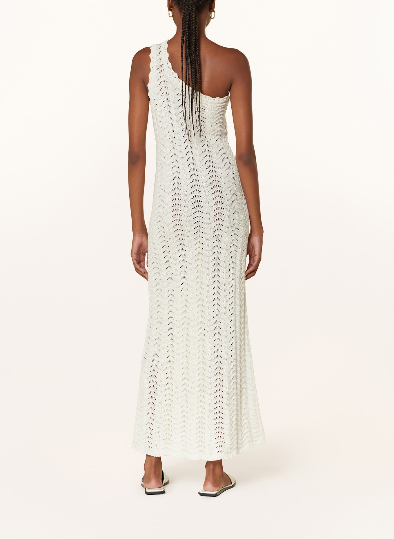 by Aylin Koenig Off-Shoulder pletené šaty ADELINE: REŽNÁ