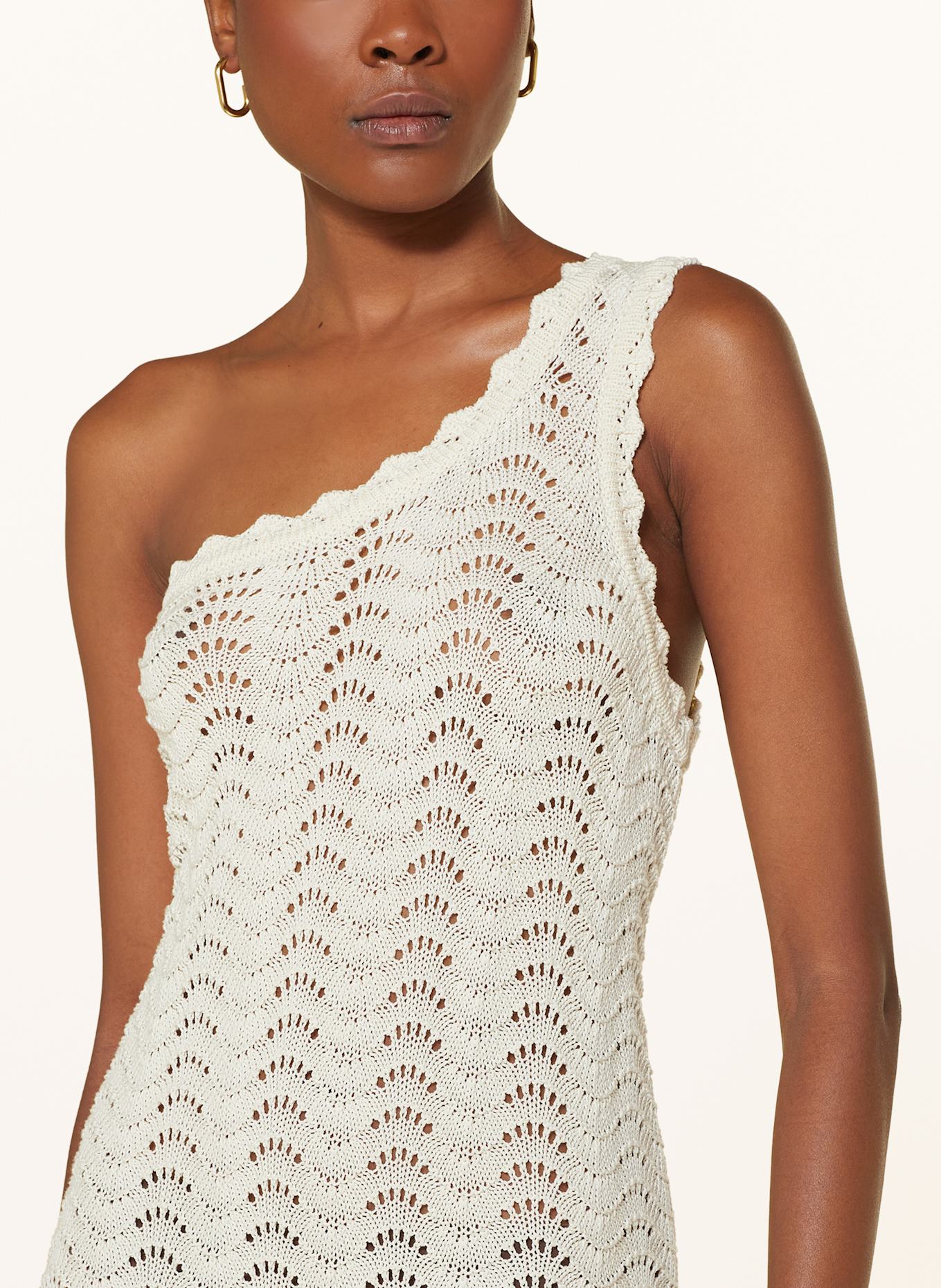 by Aylin Koenig Off-Shoulder pletené šaty ADELINE: REŽNÁ