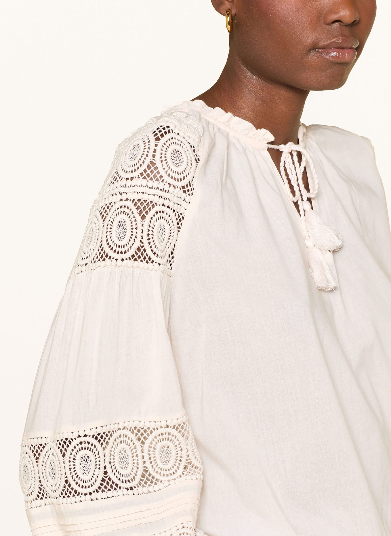 monari Bluse mit Lochspitze und Rüschen: CREME