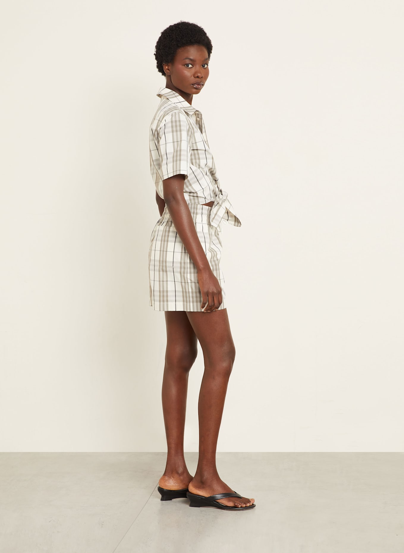 BURBERRY Shorts in beige/ cream/ dark brown