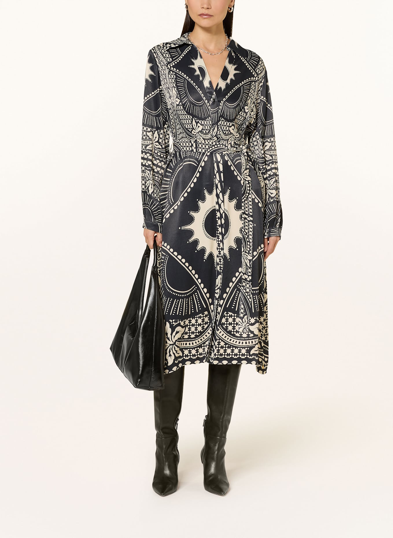 yippie hippie Hemdblusenkleid aus Satin: SCHWARZ / WEISS