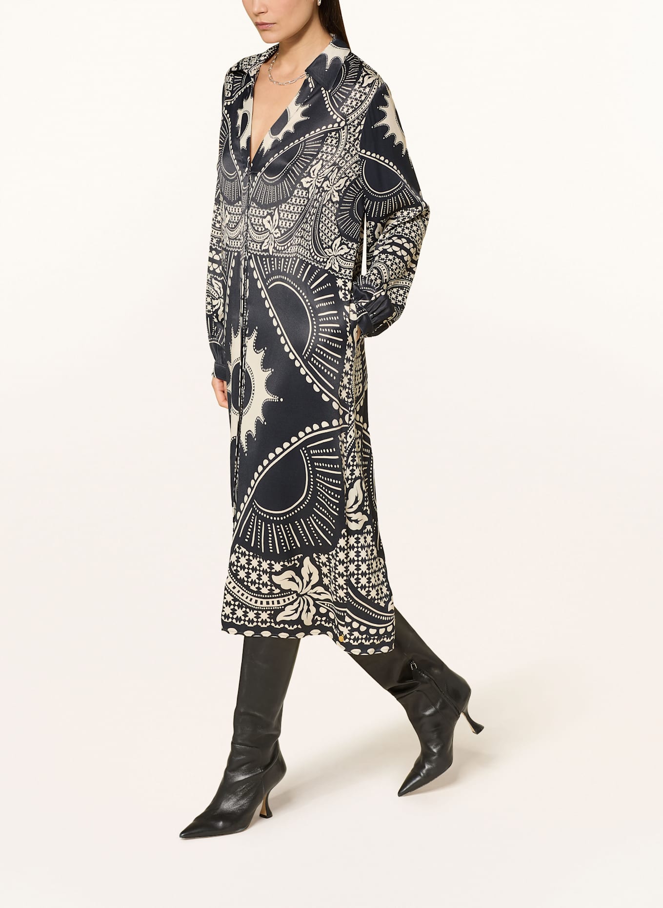 yippie hippie Hemdblusenkleid aus Satin: SCHWARZ / WEISS