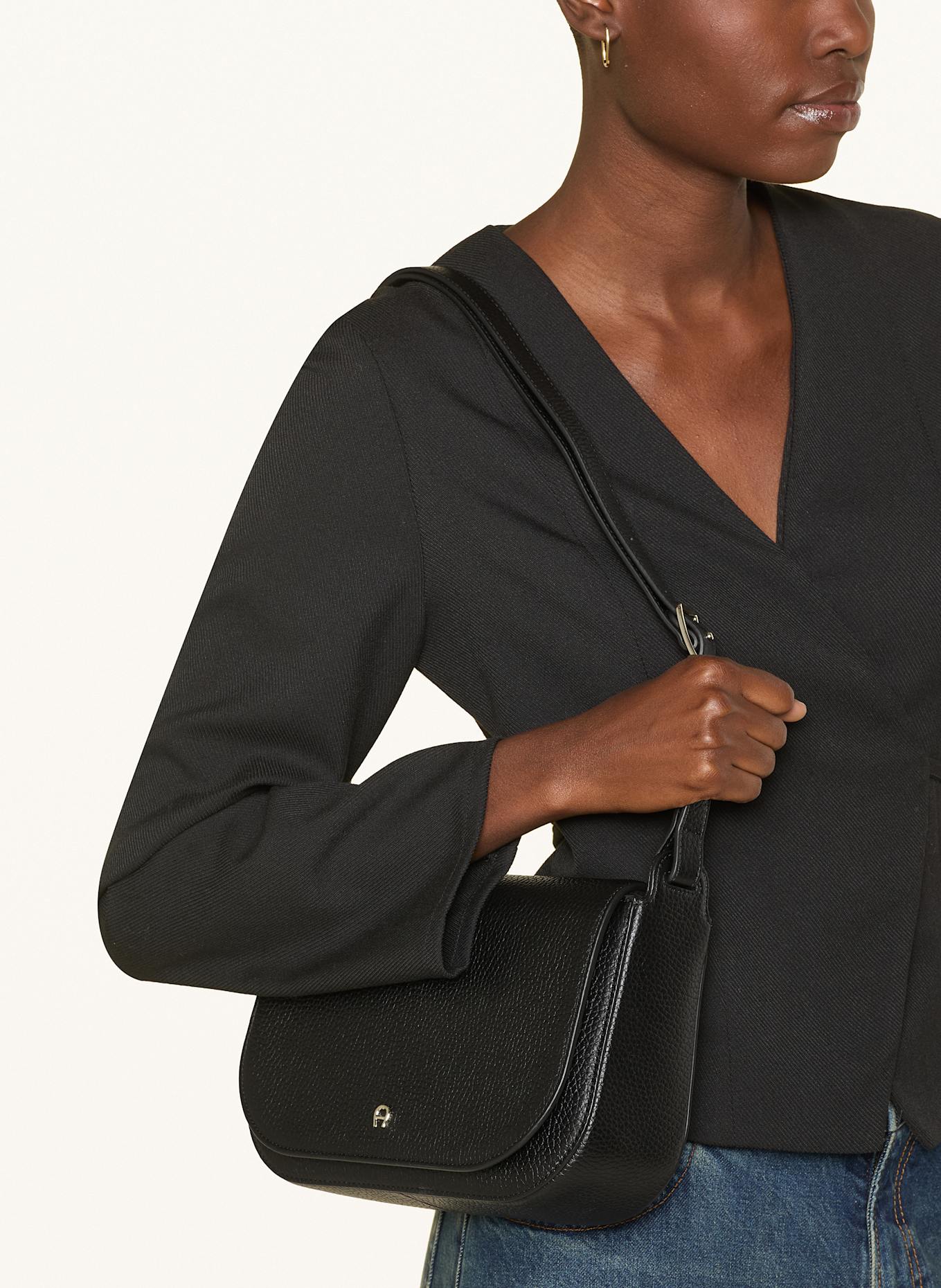 AIGNER Umhängetasche PURA: SCHWARZ