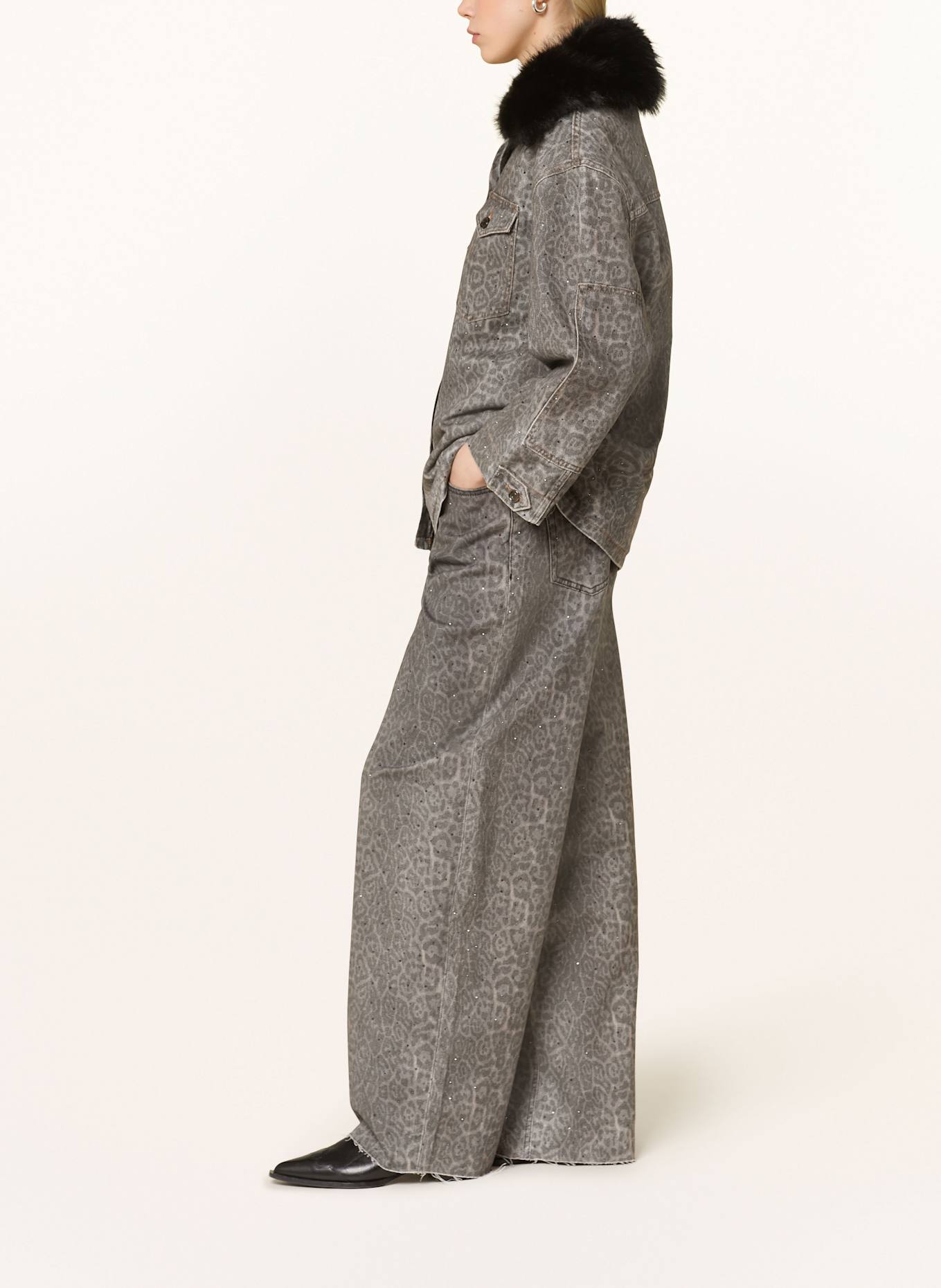 LIU JO Jeansy z ozdobnymi kamykami: P9132 Grey chic animalier