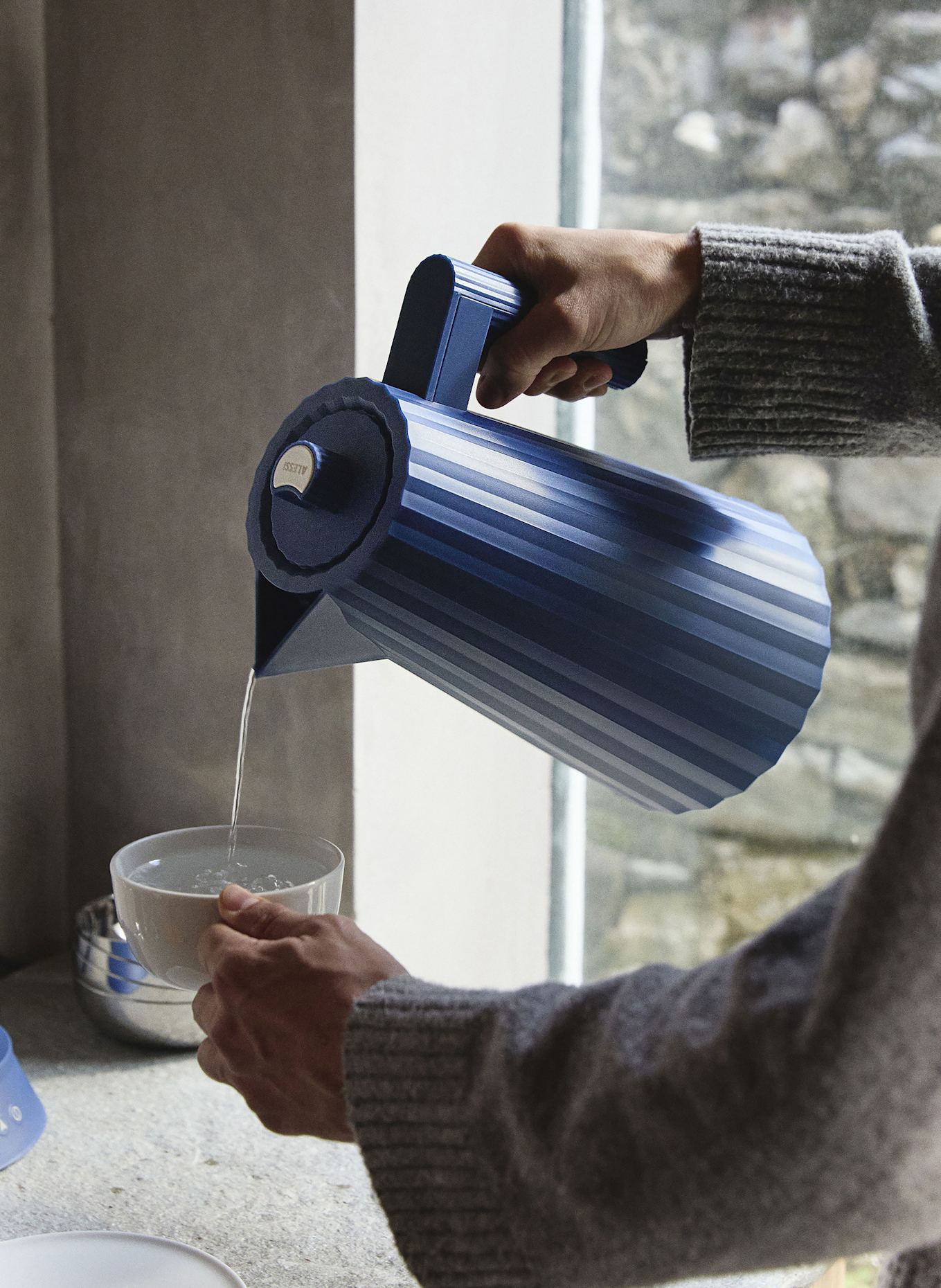 ALESSI Czajnik PLISSÉ: GRANATOWY