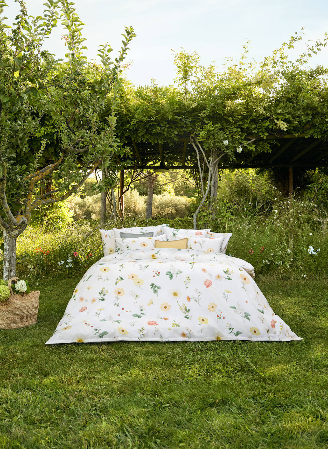 SCHLOSSBERG Bettbezug ZINNIA: WEISS / GRÜN / HELLORANGE