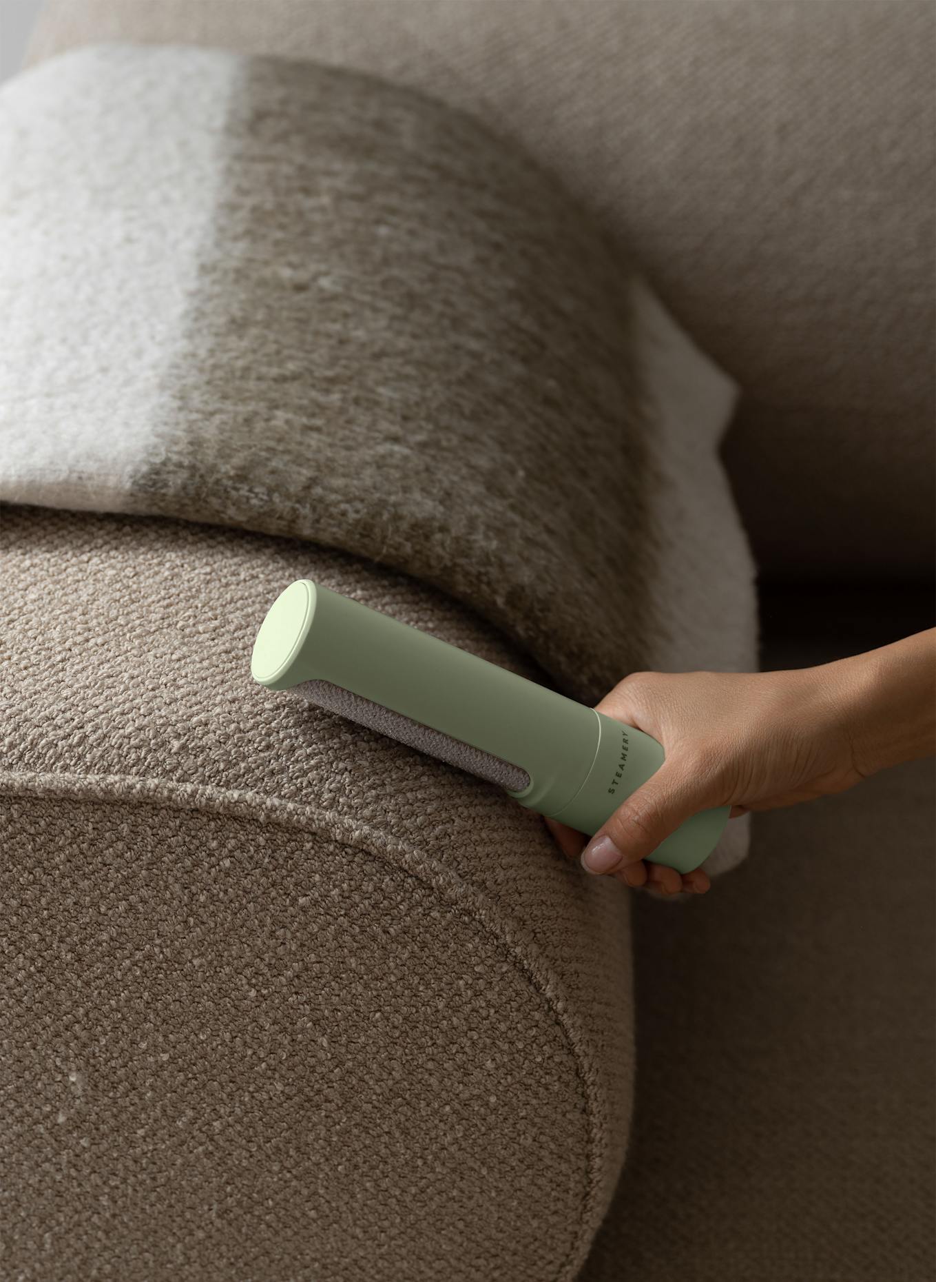 STEAMERY Szczotka do usuwania kłaczków LINT: OLIWKOWY