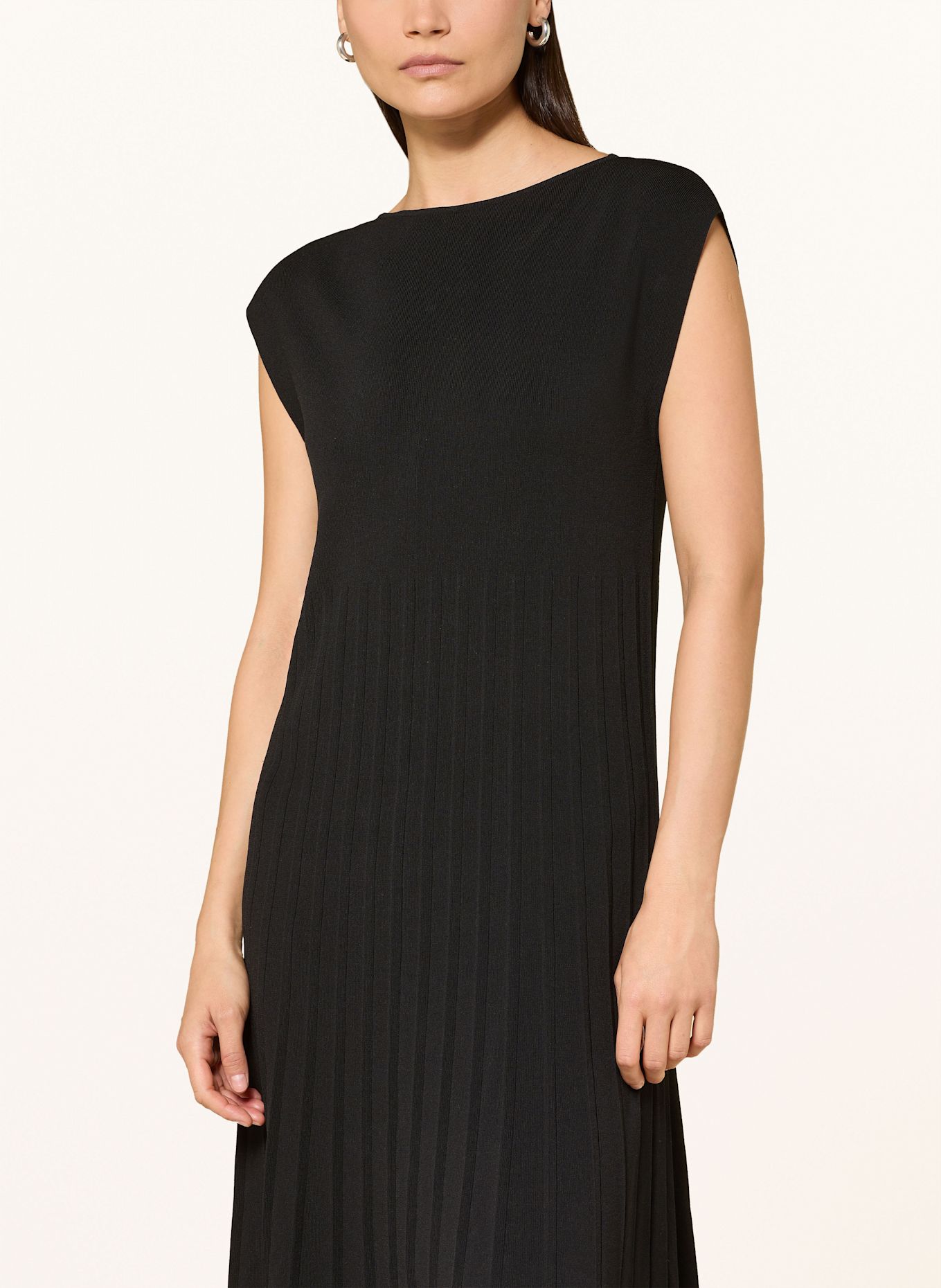 COS Strickkleid mit Plissees: SCHWARZ