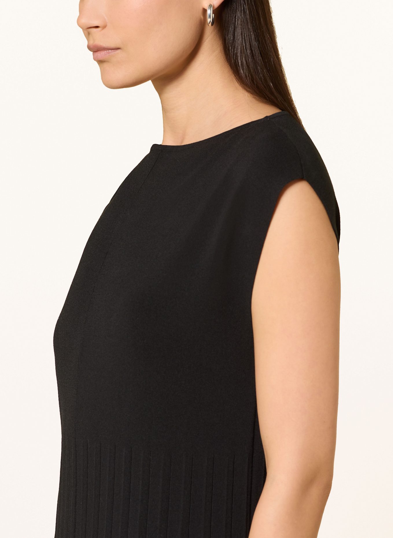 COS Strickkleid mit Plissees: SCHWARZ