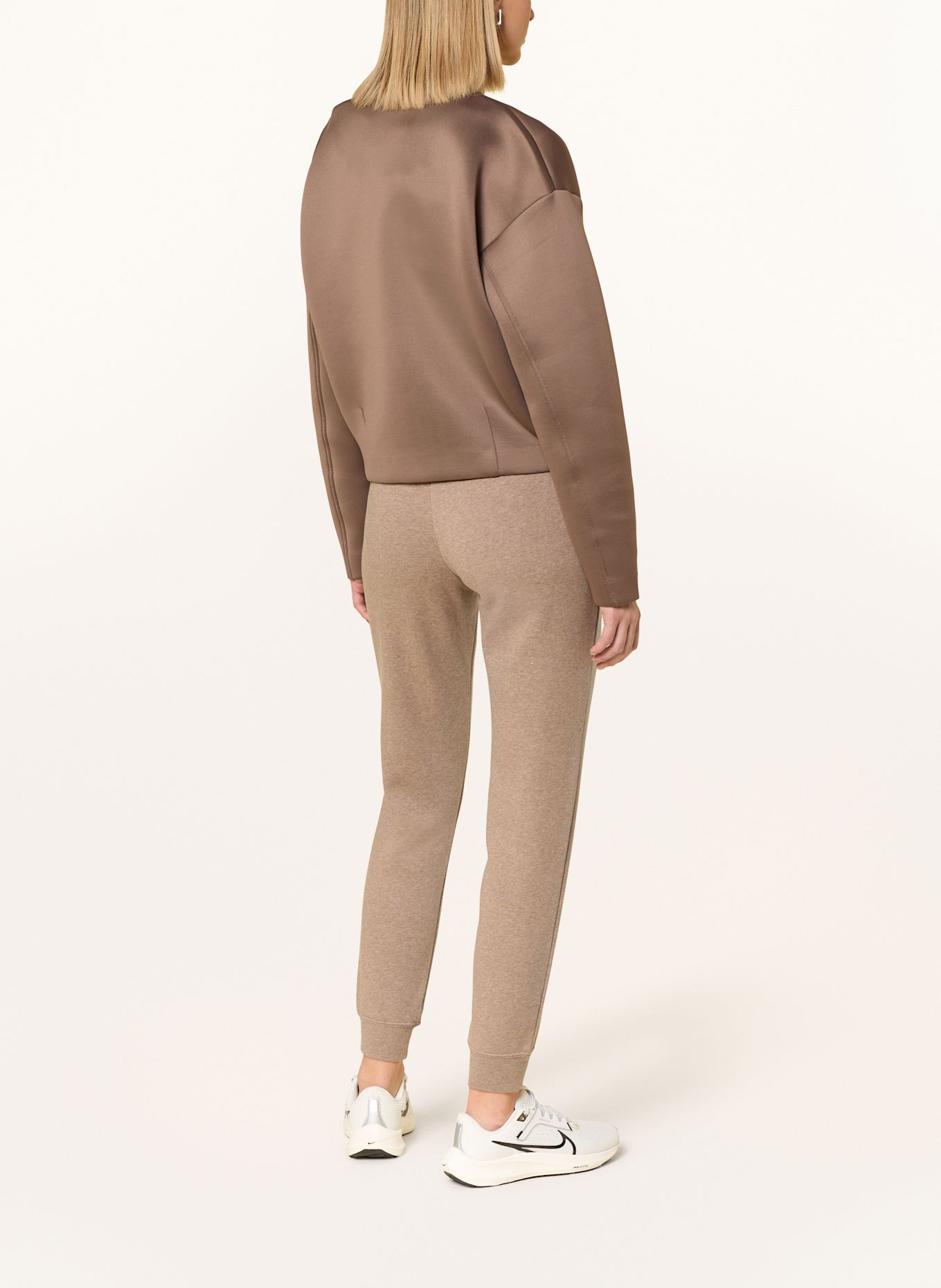 Nike Sweatpants SPORTSWEAR CLUB: HELLBRAUN