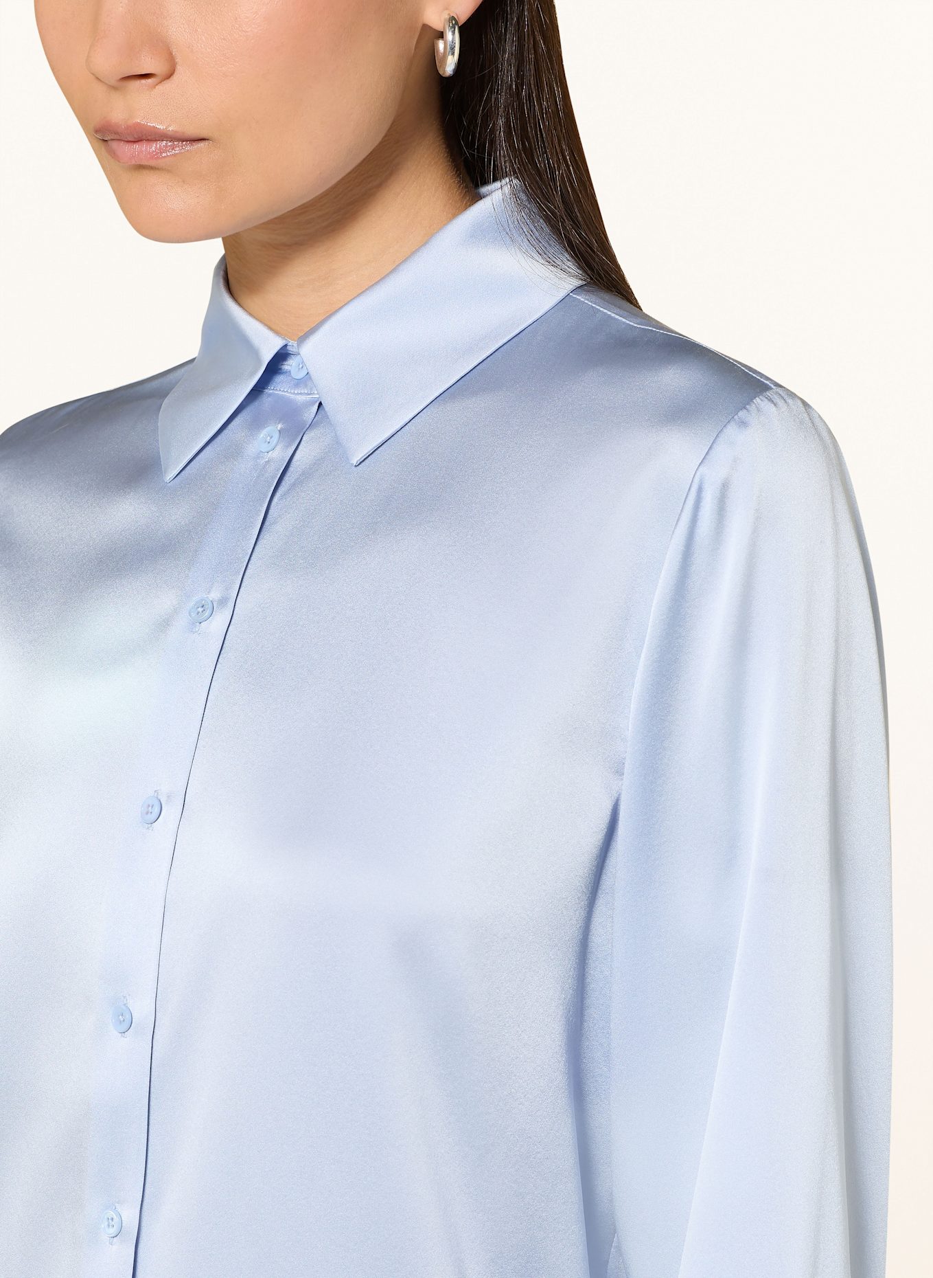 HERZEN'S ANGELEGENHEIT Hemdbluse aus Seide: HELLBLAU