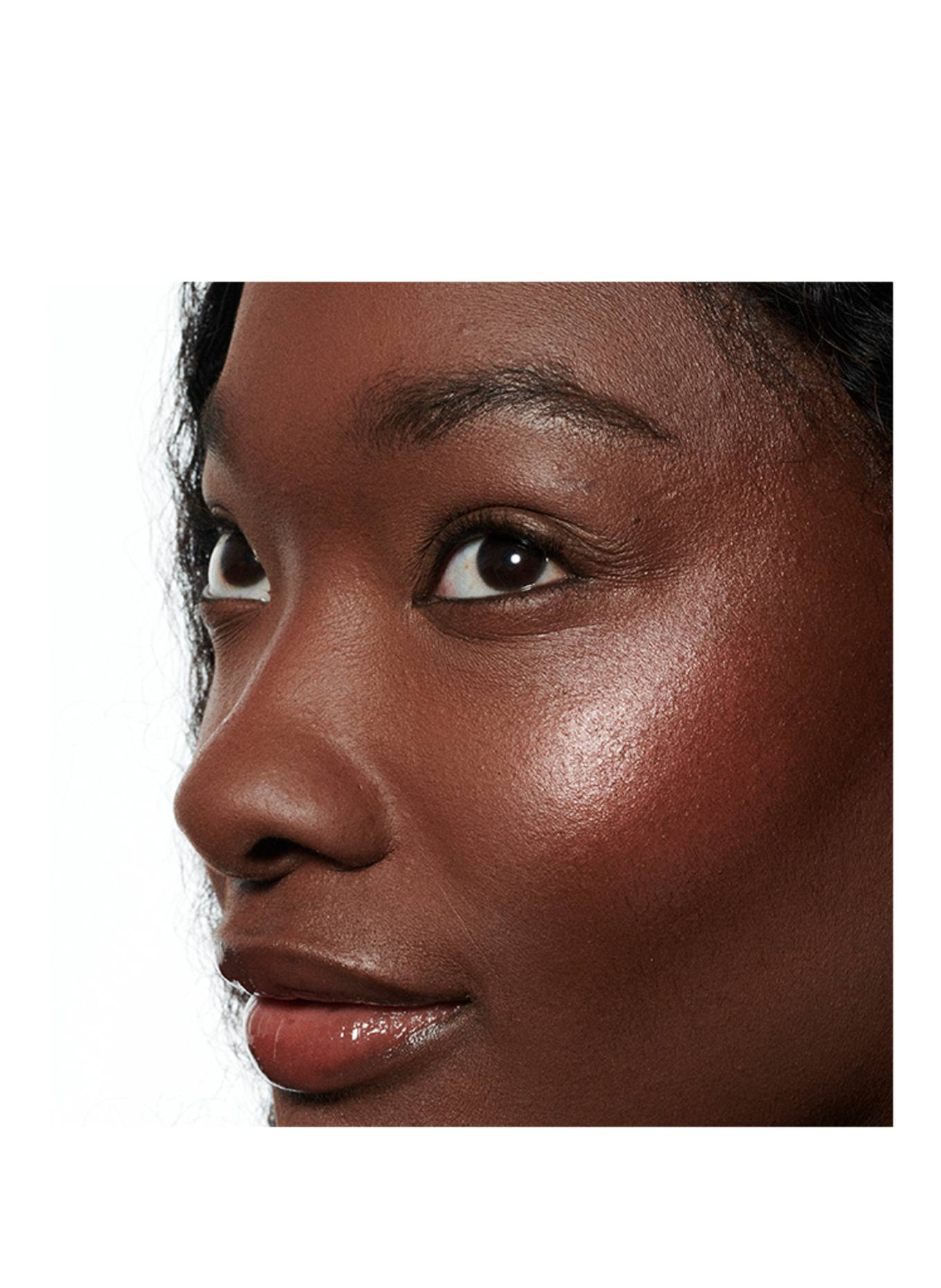 M.A.C STROBE BEAM LIQUID BLUSH: LAVALITE