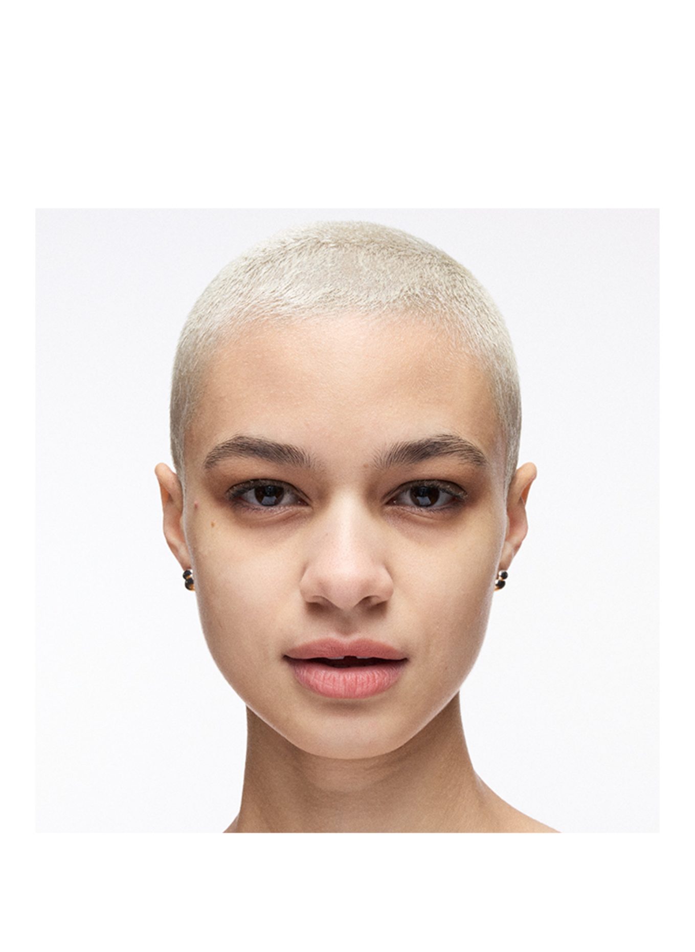 M.A.C STUDIO FIX PREFILL: NC17