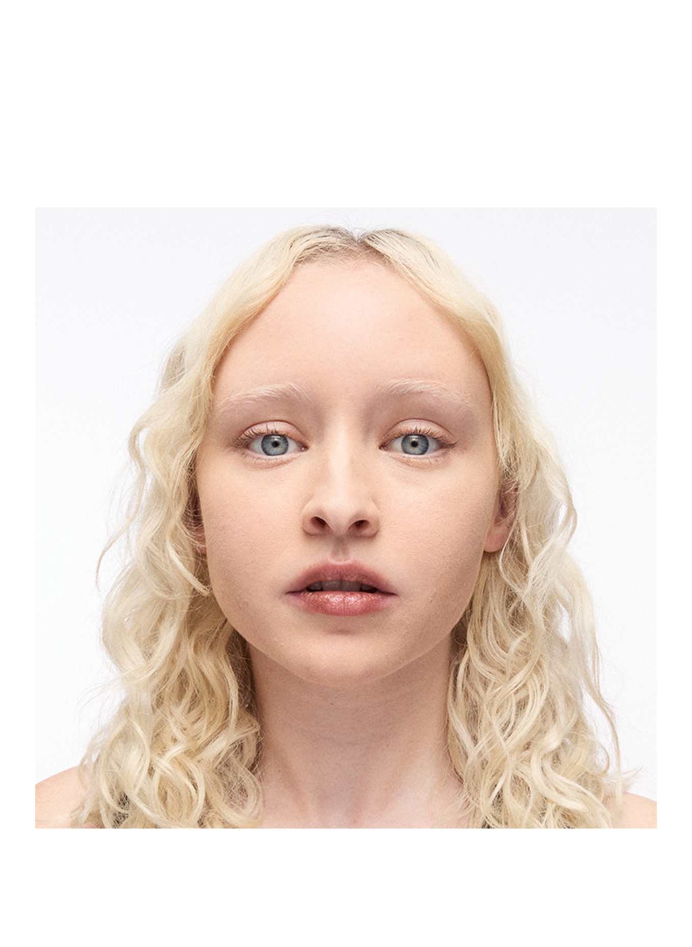 M.A.C STUDIO FIX PREFILL: NW22​