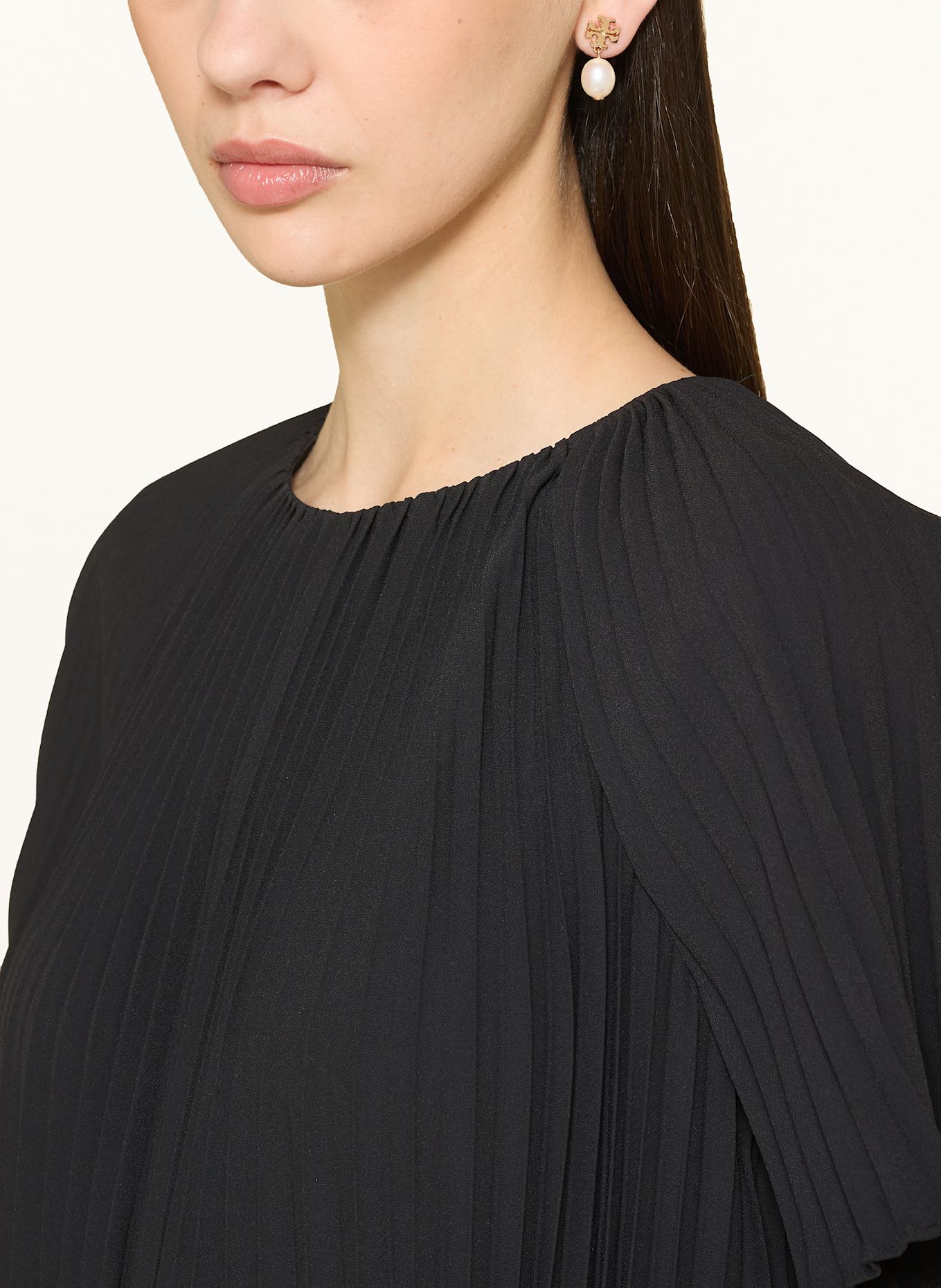 TORY BURCH Visací náušnice KIRA: ZLATÁ / BÍLÁ