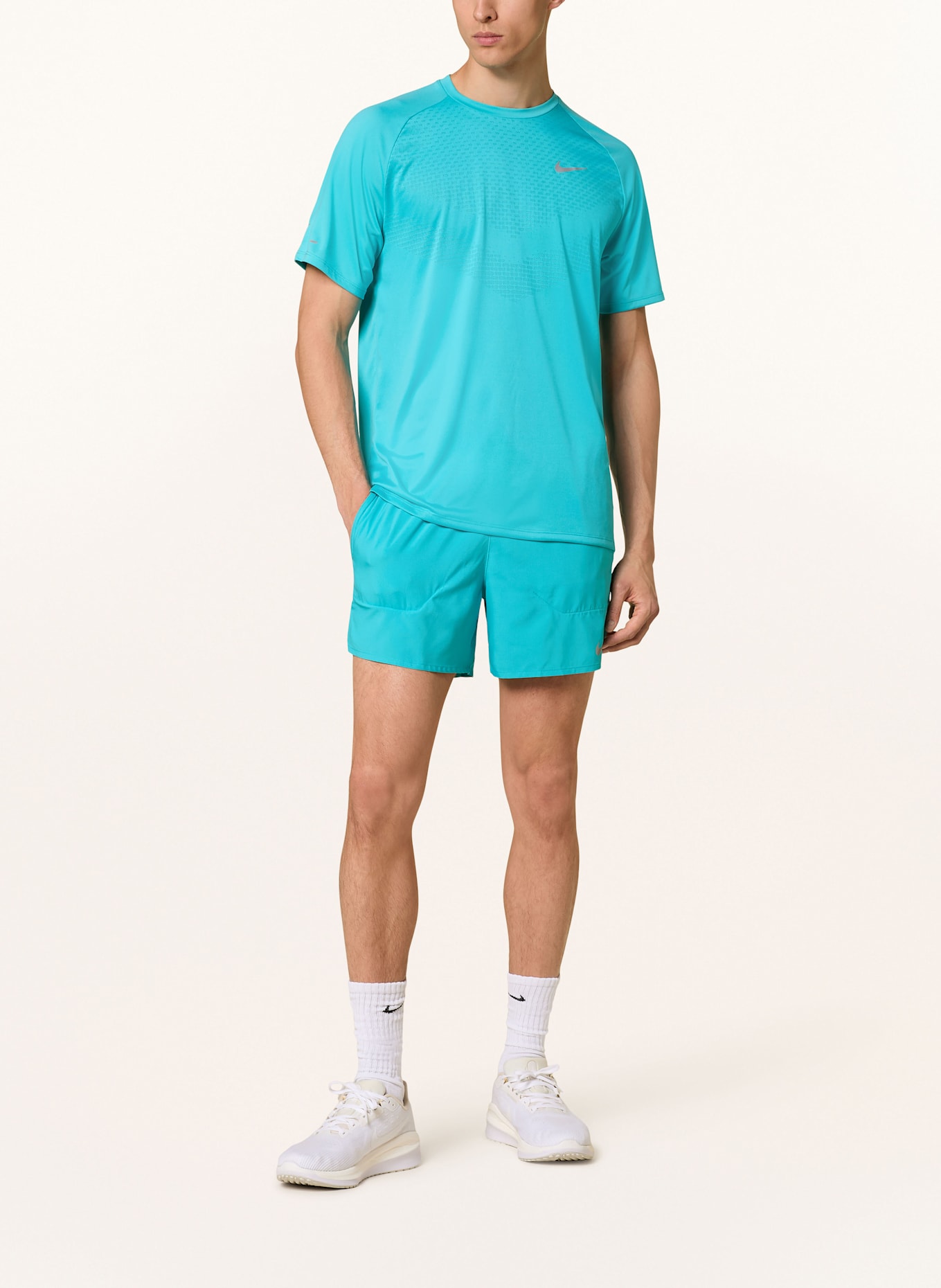 Nike Laufshirt STRIDE: NEONTÜRKIS