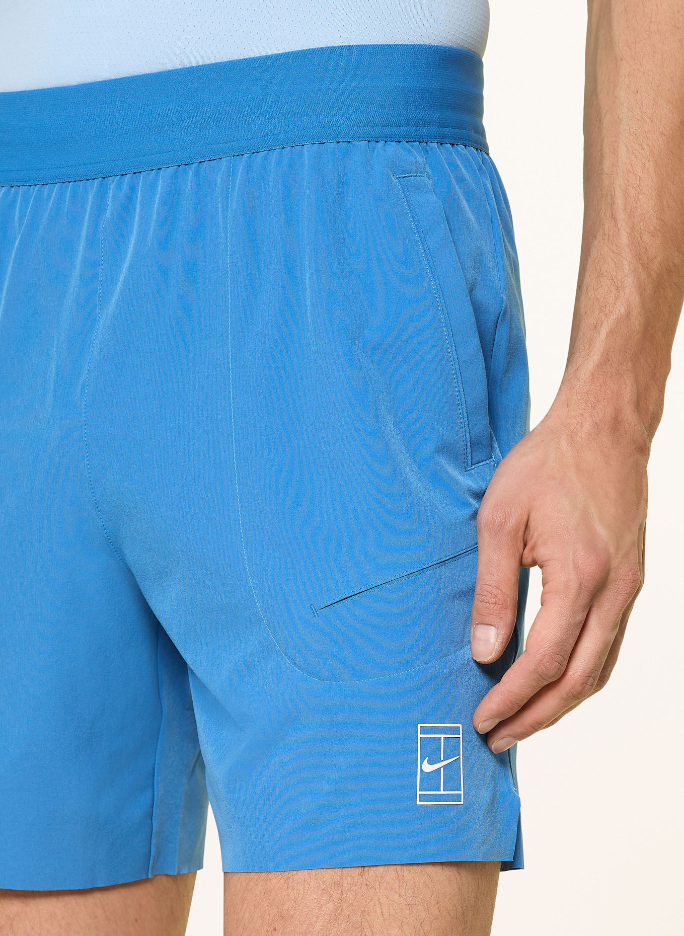 Nike Pantaloni scurți de tenis COURT ADVANTAGE: ALBASTRU NEON
