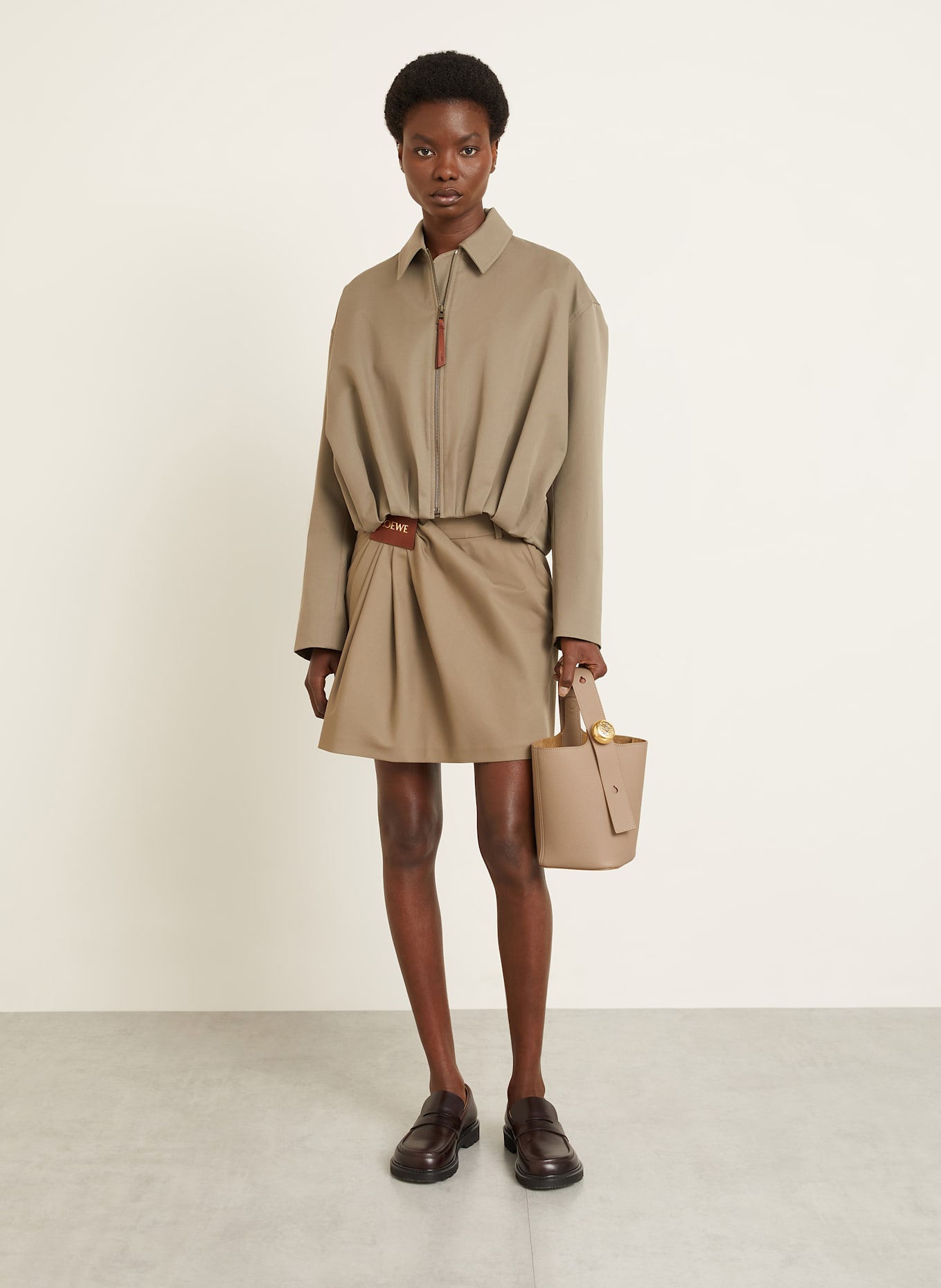 LOEWE Umhängetasche PEBBLE: BEIGE
