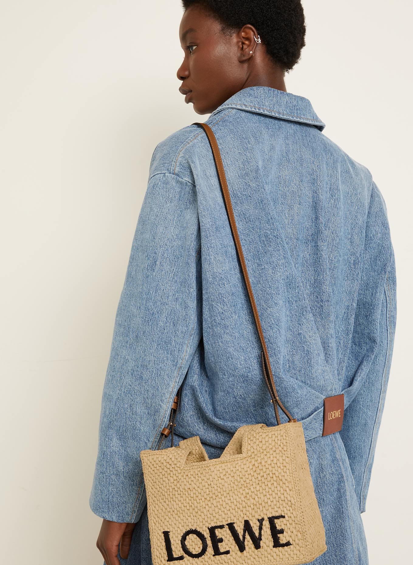 【LOEWE】 Paula's Ibiza Loewe Font Small tote bag Paula's Ibiza Loewe Font Small tote bag in beige - Loewe