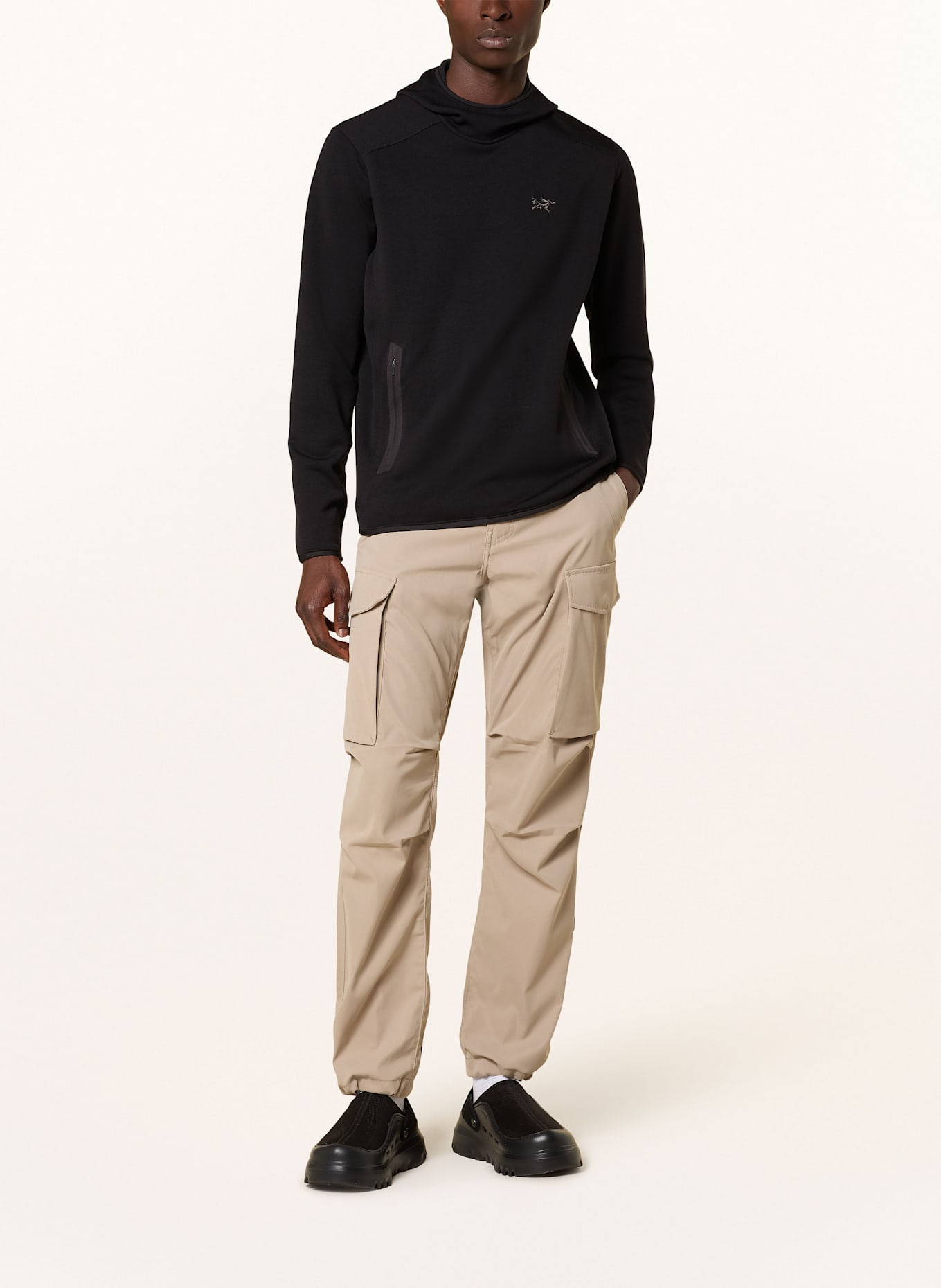 ARC'TERYX Hoodie KYANITE: SCHWARZ