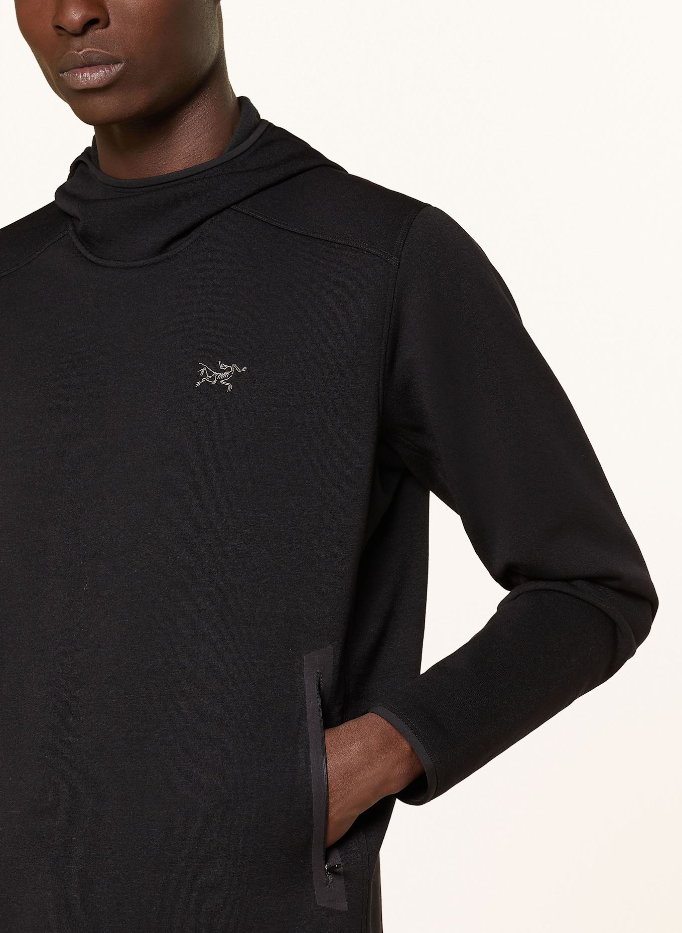 ARC'TERYX Hoodie KYANITE: SCHWARZ