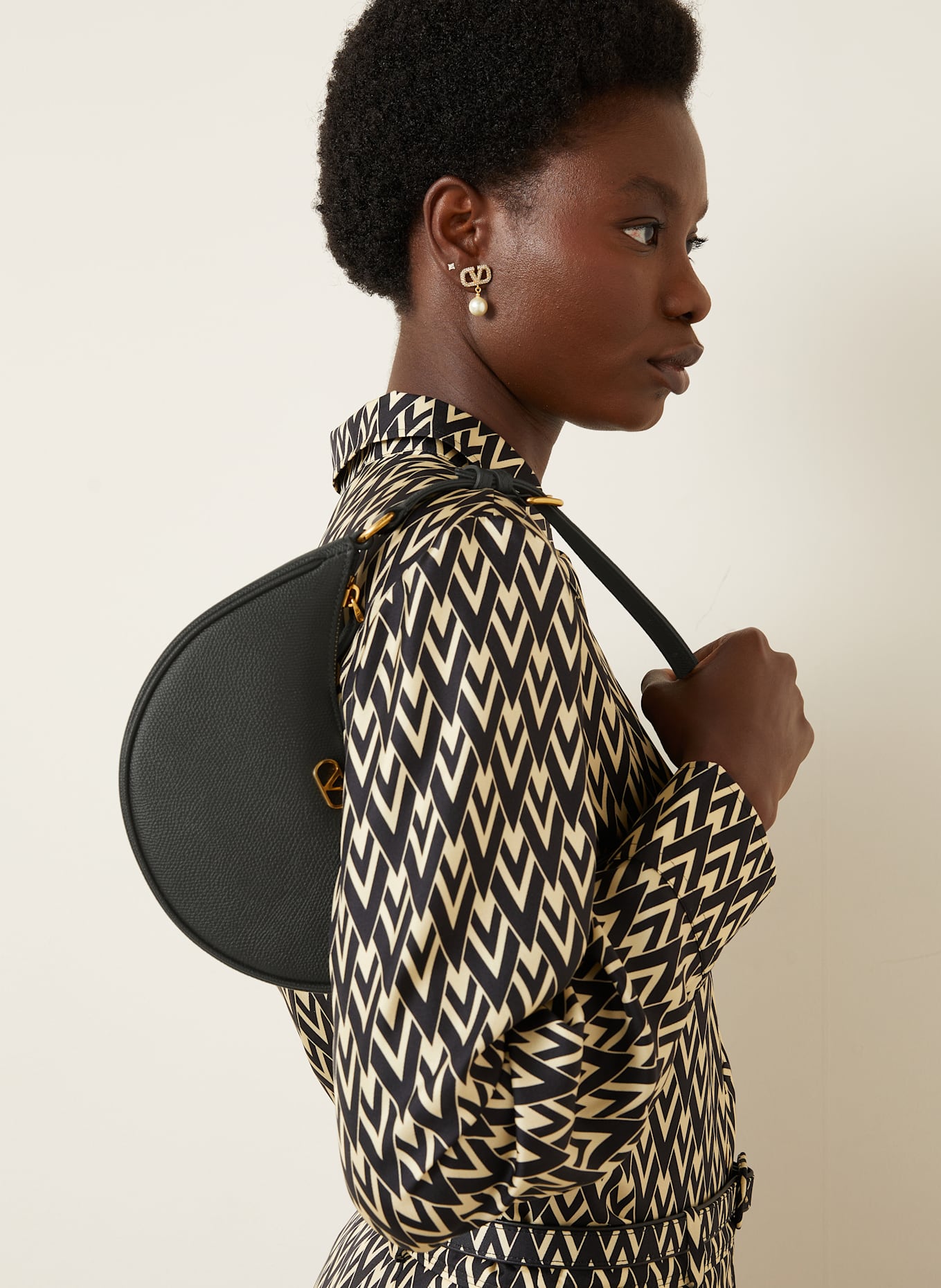 VALENTINO GARAVANI Beuteltasche VLOGO SIGNATURE MINI: SCHWARZ