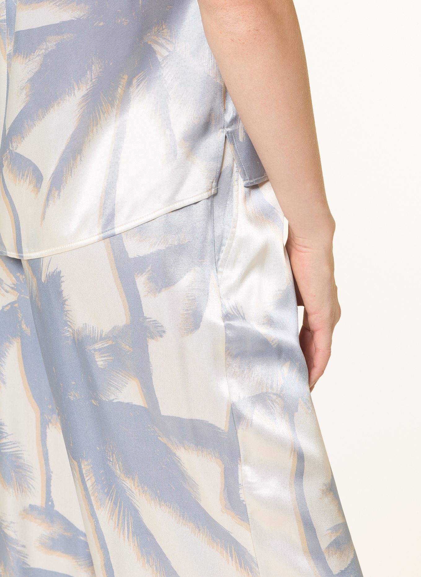 oui Blusenshirt aus Satin: WEISS / HELLBLAU / BEIGE