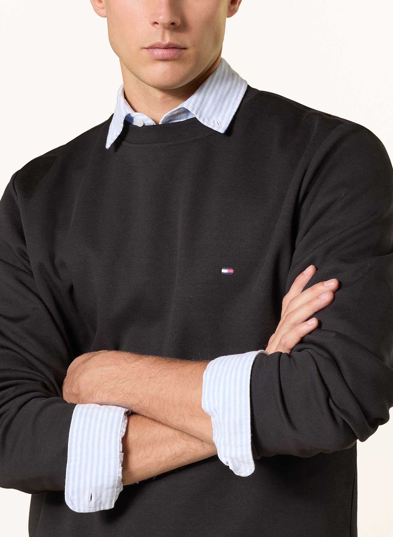TOMMY HILFIGER Sweatshirt: BLACK